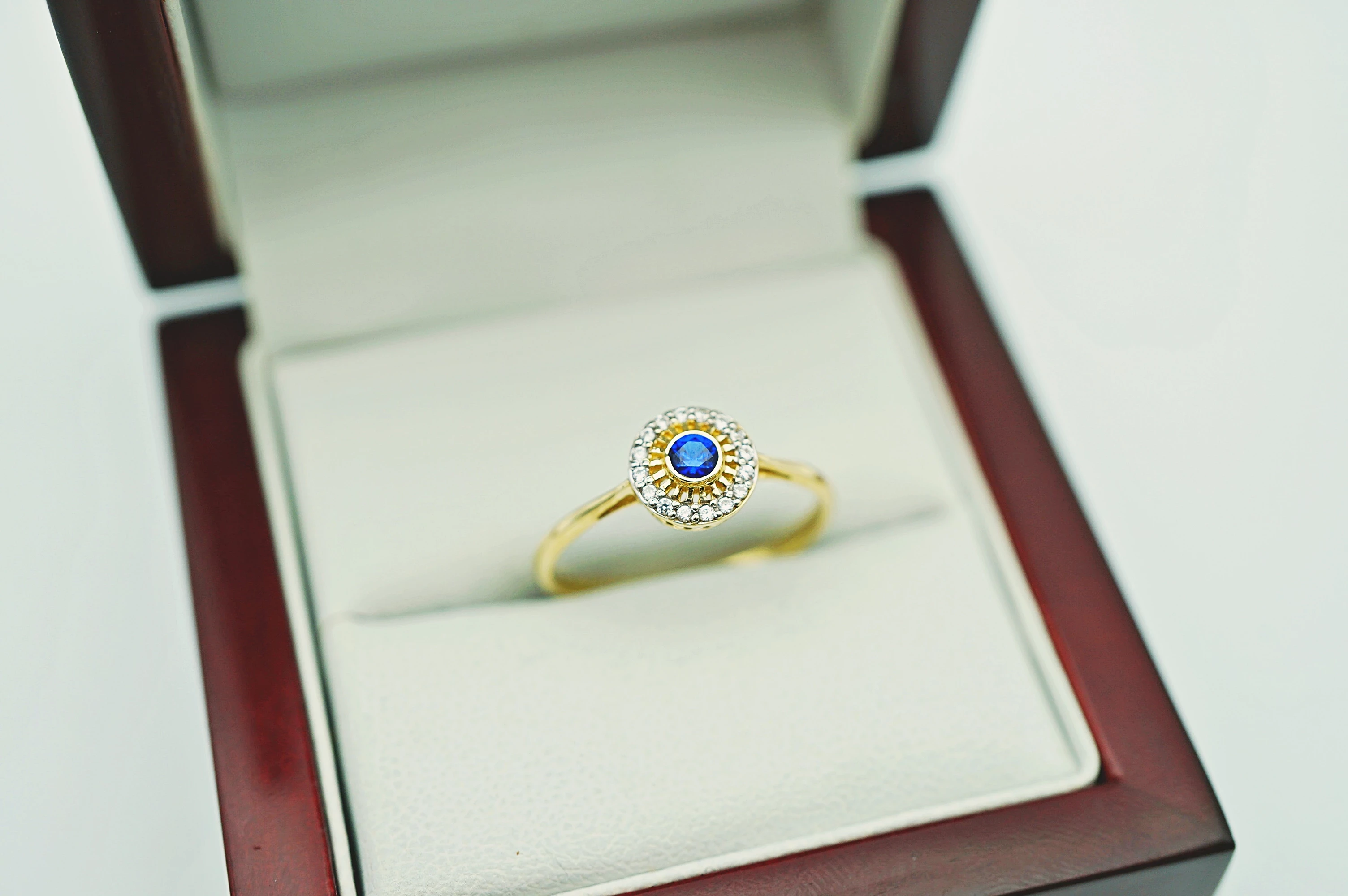 zloty-pierscionek-niebieski-kamien-halo-pr585-14k-r17-185g-glogowska-160-poznan