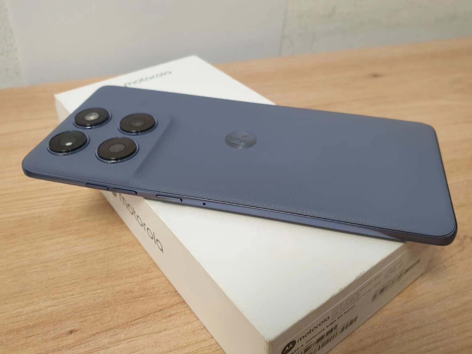 telefon-motorola-edge-60-fusion-256-gb-kod-producenta-xt2503-4