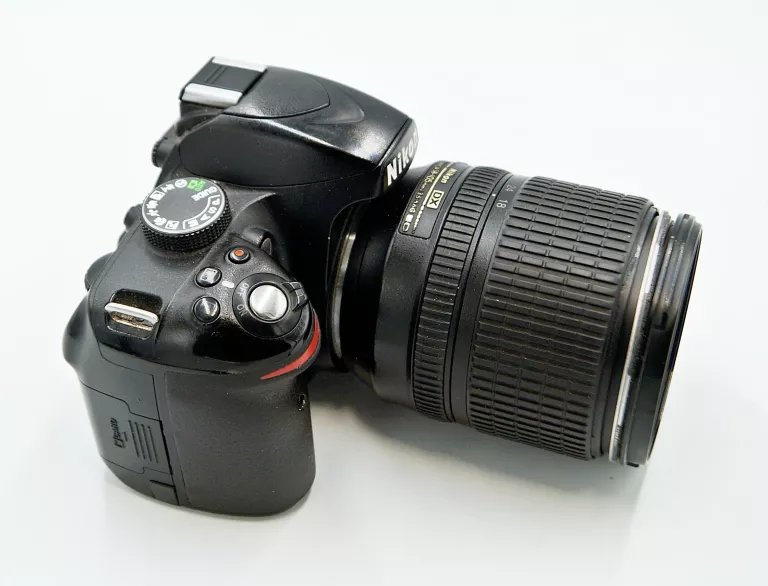 aparat-nikon-d3200-18-105-88000-zdj-czytaj-opis-ean-gtin-018208925063