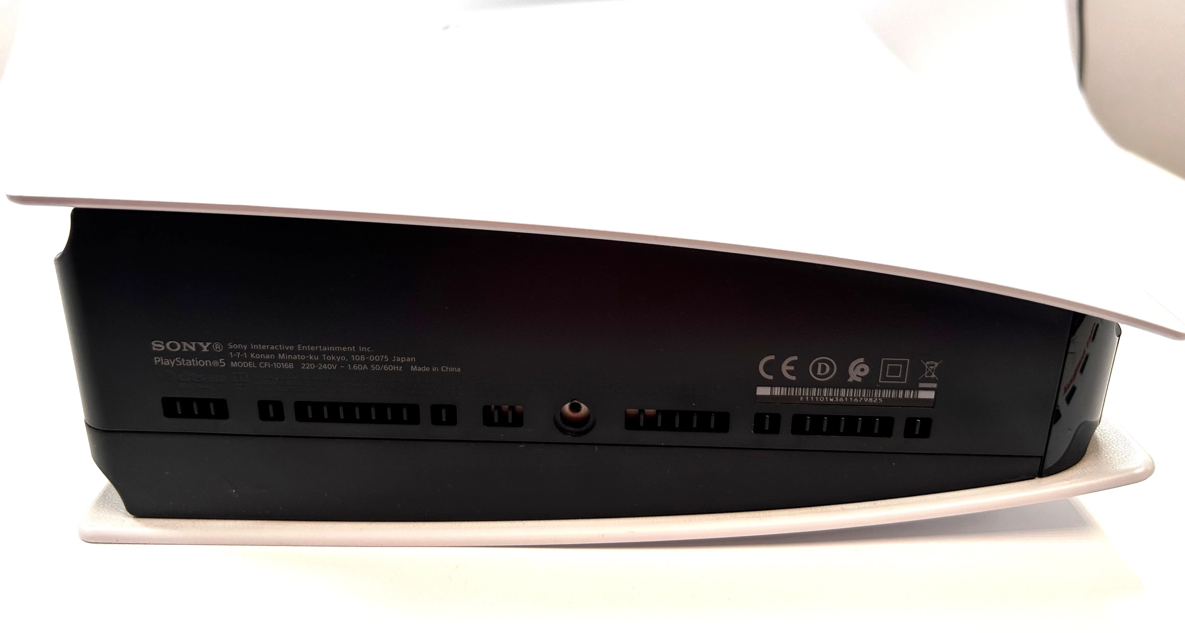 konsola-ps5-digital-825gb-producent-248914-1705040