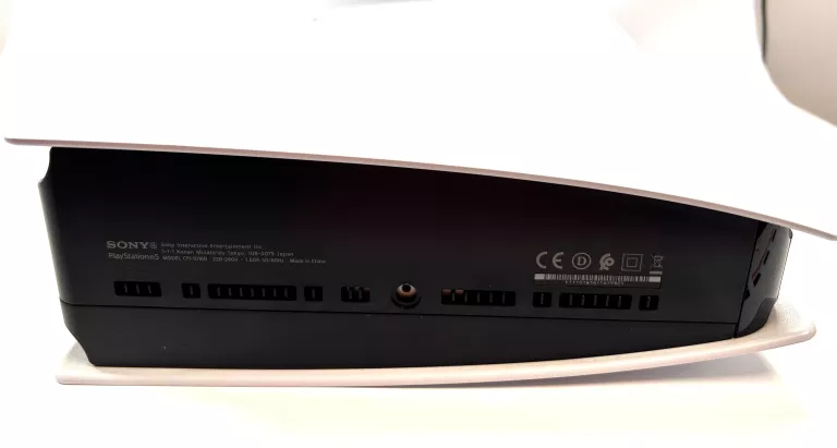 konsola-ps5-digital-825gb-producent-248914-1705040