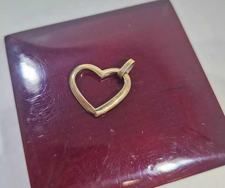 urokliwa-zlota-zawieszka-w-ksztalcie-serca-074g-pt375-ean-gtin-0025051309247