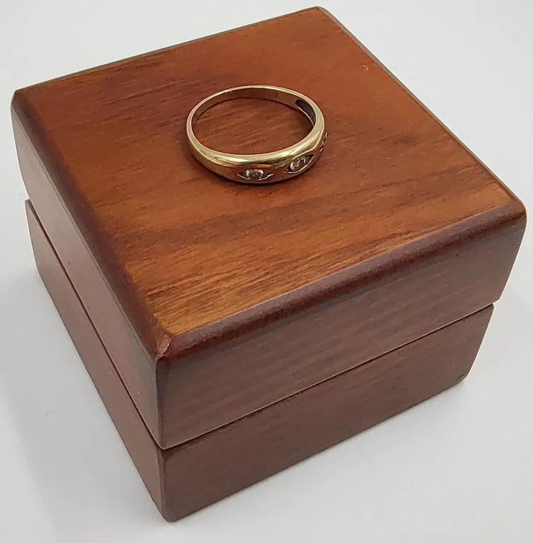 ciekawy-zloty-pierscionek-333168g-material-15835-2