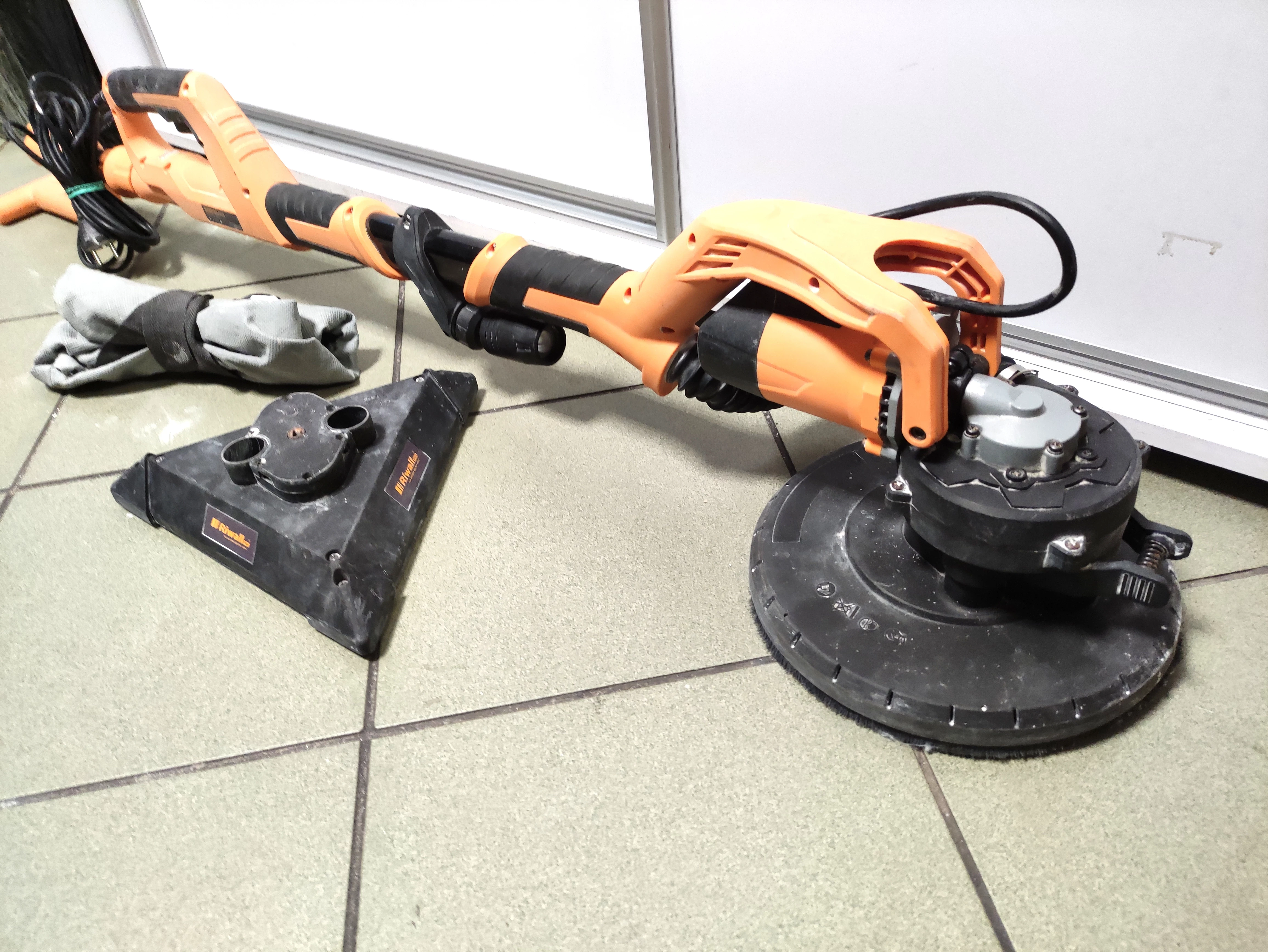 szlifierka-do-gipsu-riwall-dzida-1500-akcesoria-stan-11323-2