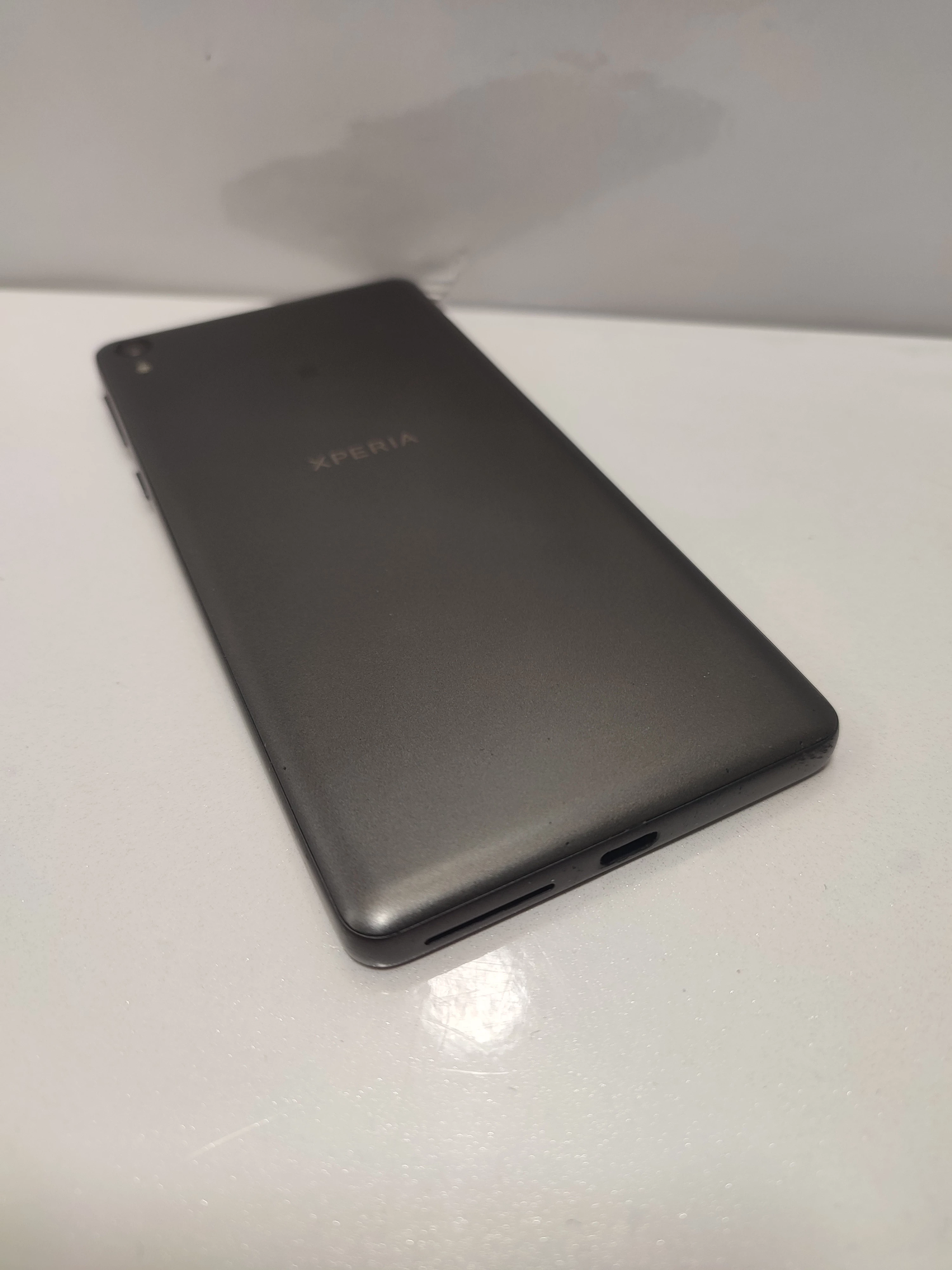 telefon-sony-xperia-e5-typ-202685-212929