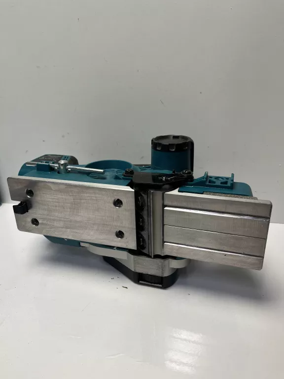 akumulatorowy-strug-do-drewna-makita-dkp-181-zasilanie-209202-1769478