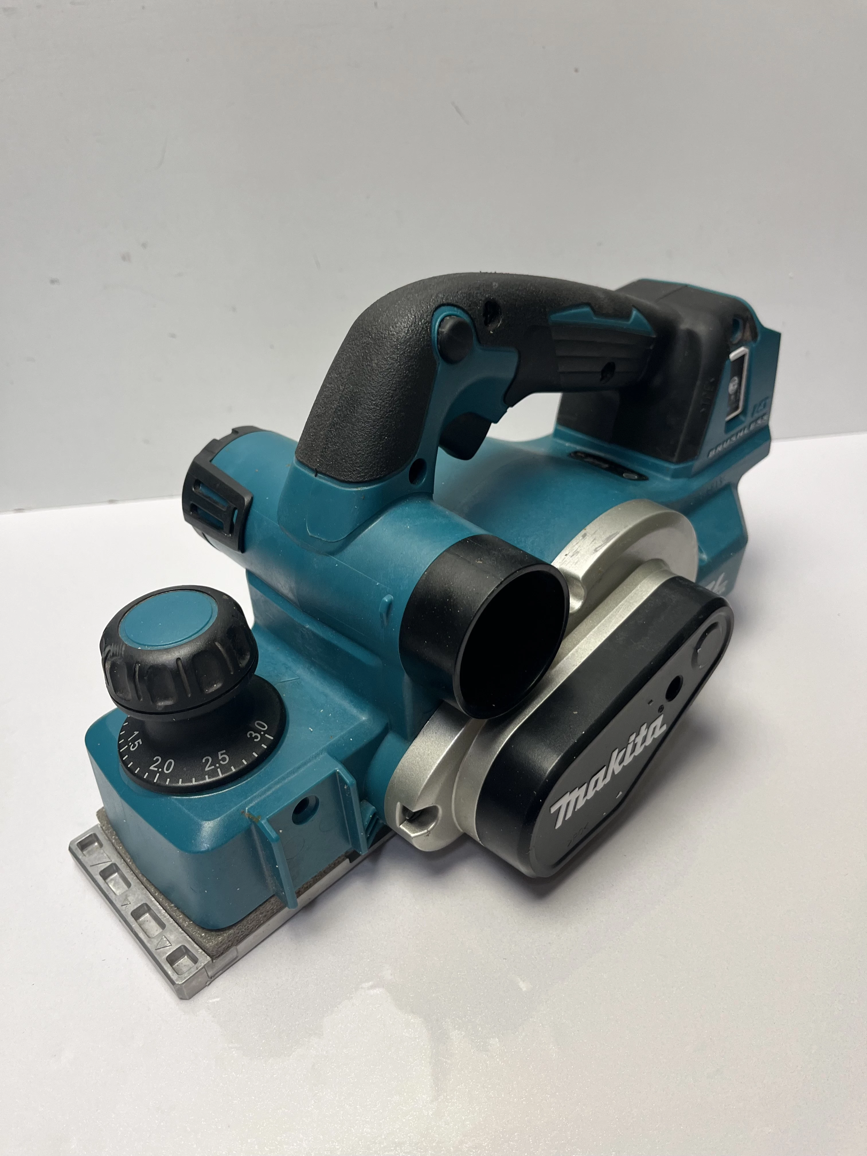 akumulatorowy-strug-do-drewna-makita-dkp-181-ean-gtin-0088381890120