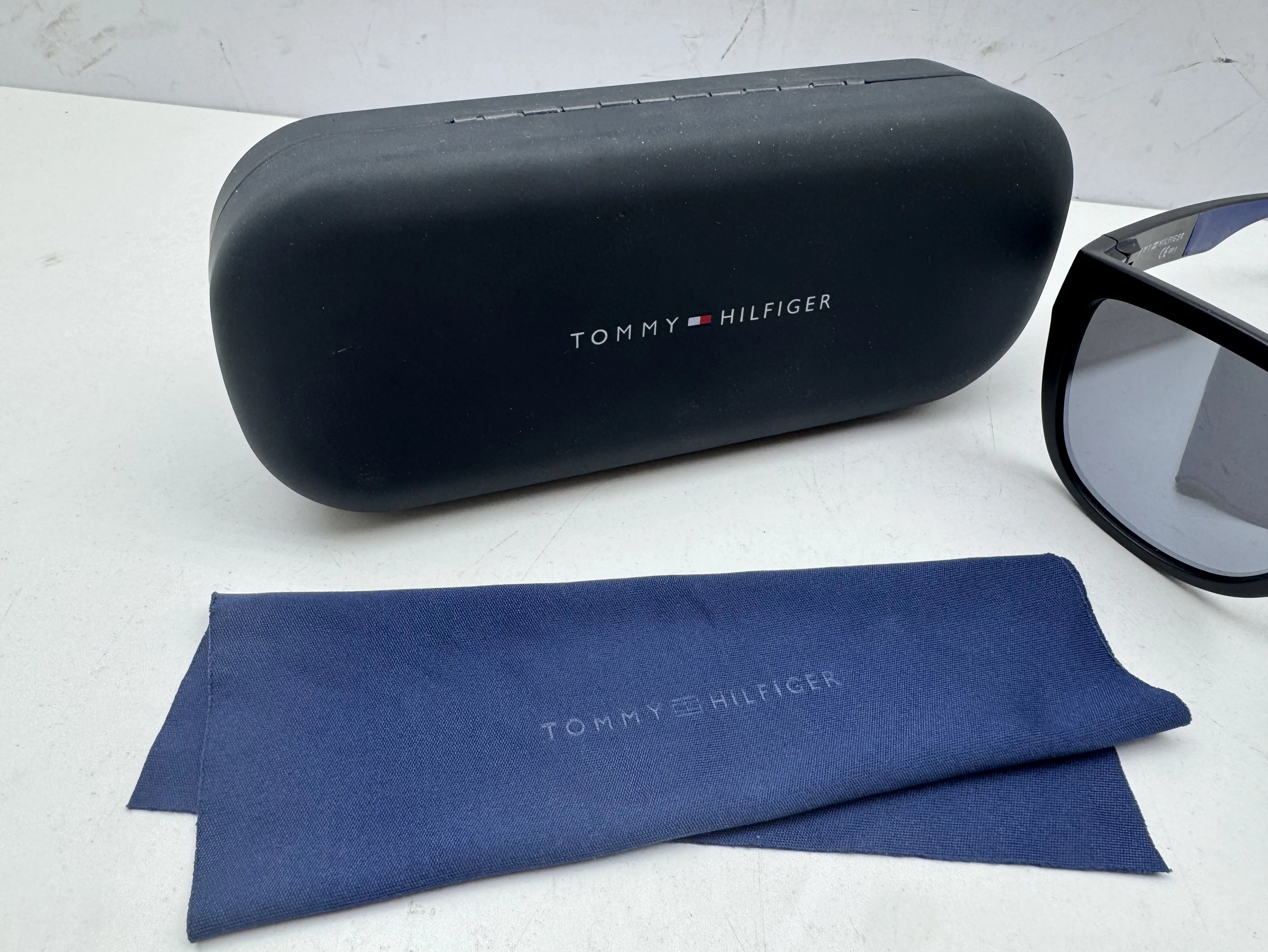 okulary-tommy-hilfiger-th1856-etui-fason-4526-5