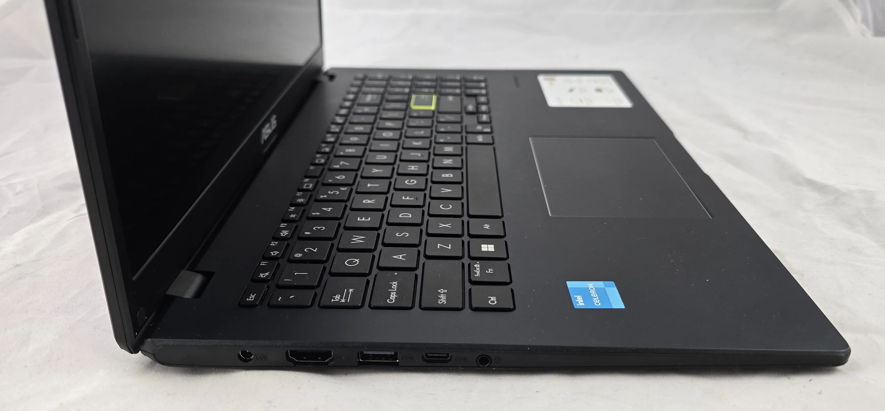 laptop-asus-e510k-4128gb-przekatna-ekranu-1560