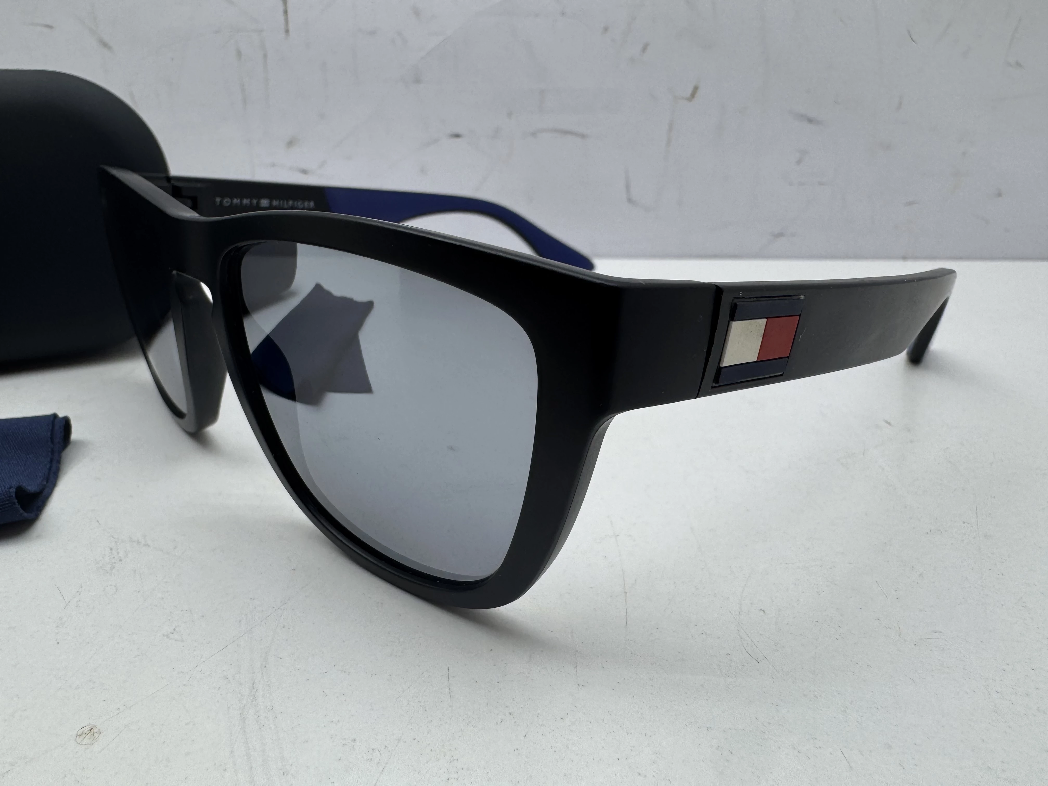 okulary-tommy-hilfiger-th1856-etui-stan-11323-2