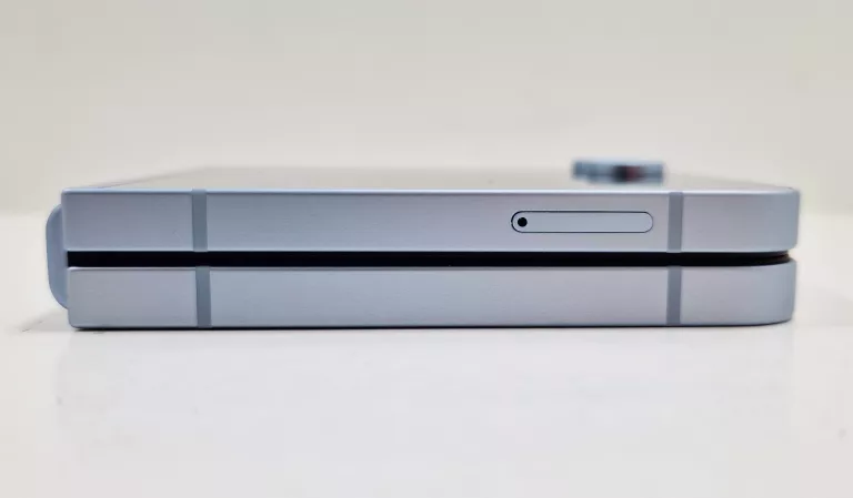 samsung-galaxy-z-flip6-12256-gb-niebieski-przekatna-ekranu-670