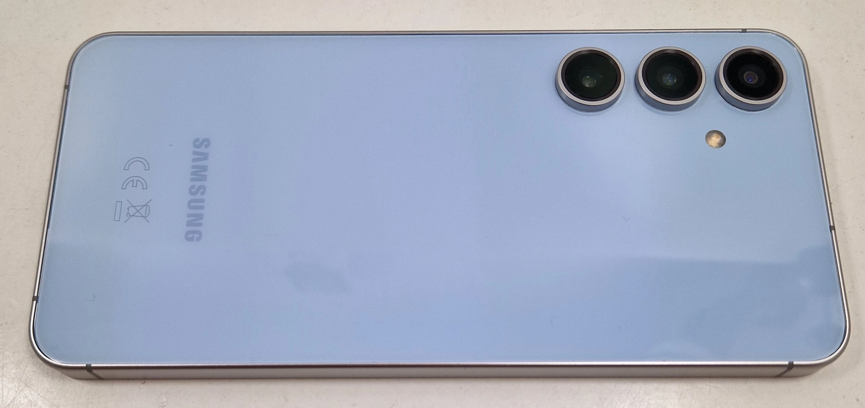 samsung-galaxy-s24-fe-8128-gb-niebieski-przekatna-ekranu-670