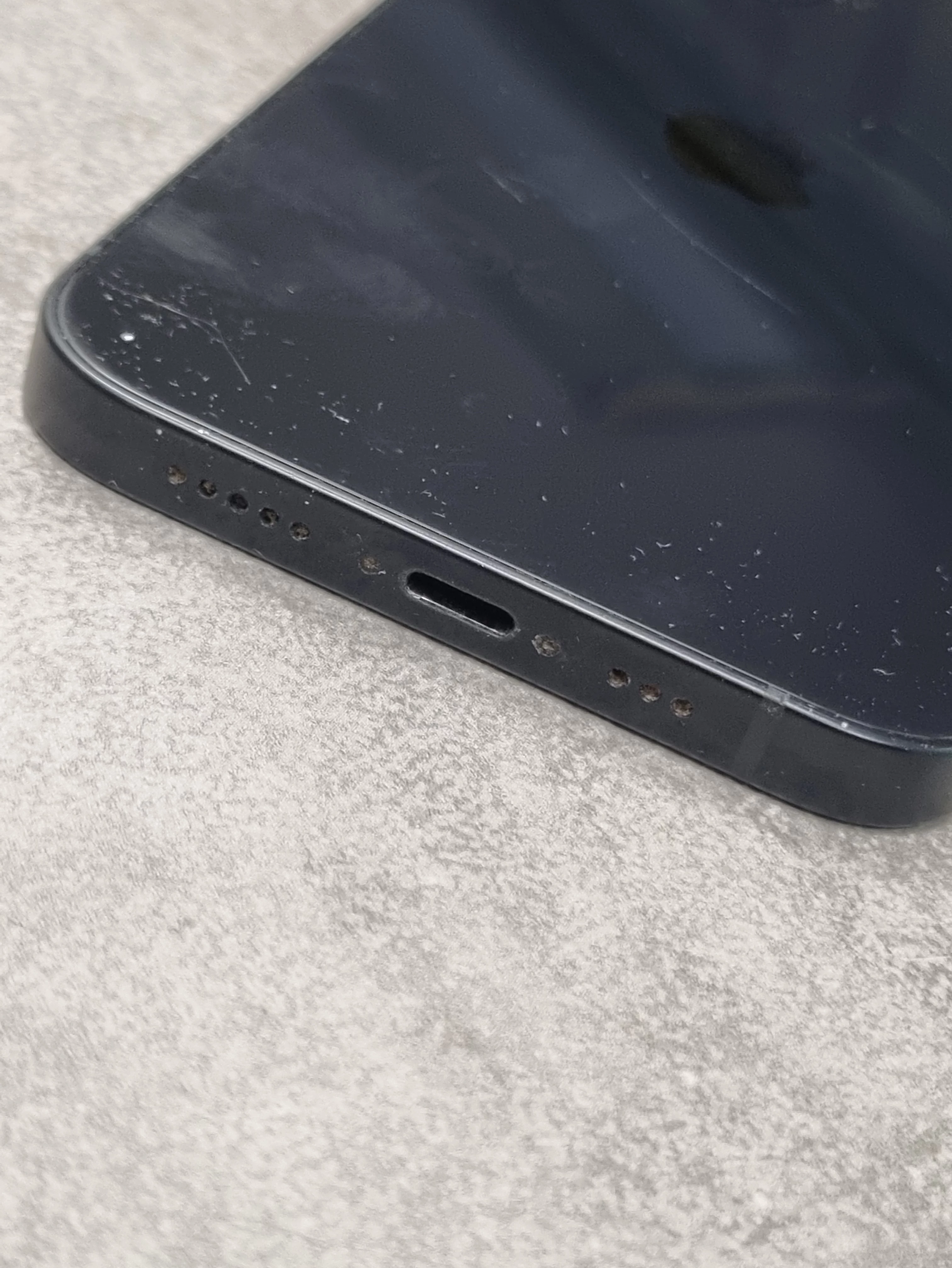 telefon-apple-iphone-12-64gb-79-nie-laduje-wbudowana-pamiec-202869-214193