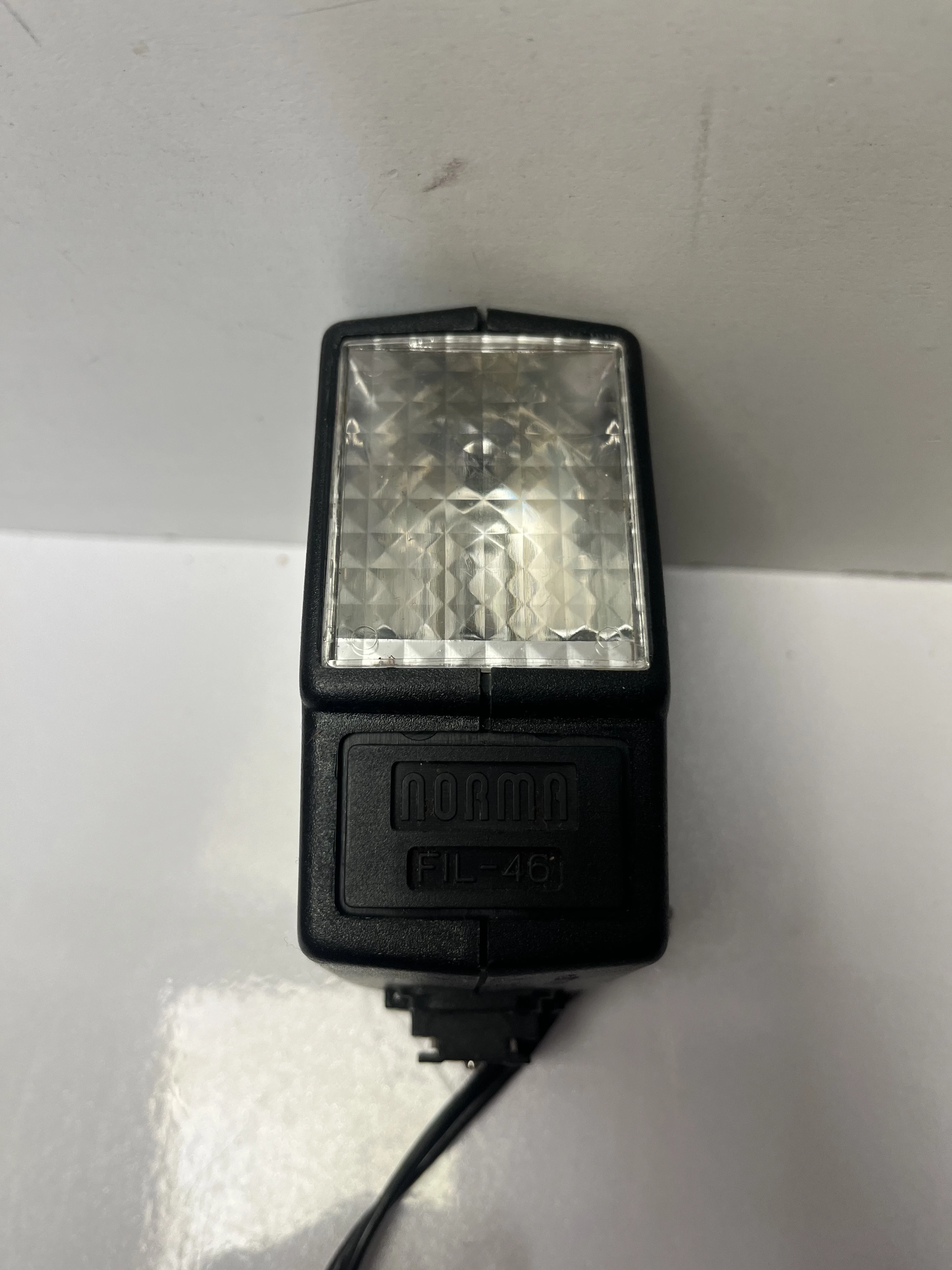 lampa-blyskowa-norma-fil-46-liczba-przewodnia-dla-iso-100-1