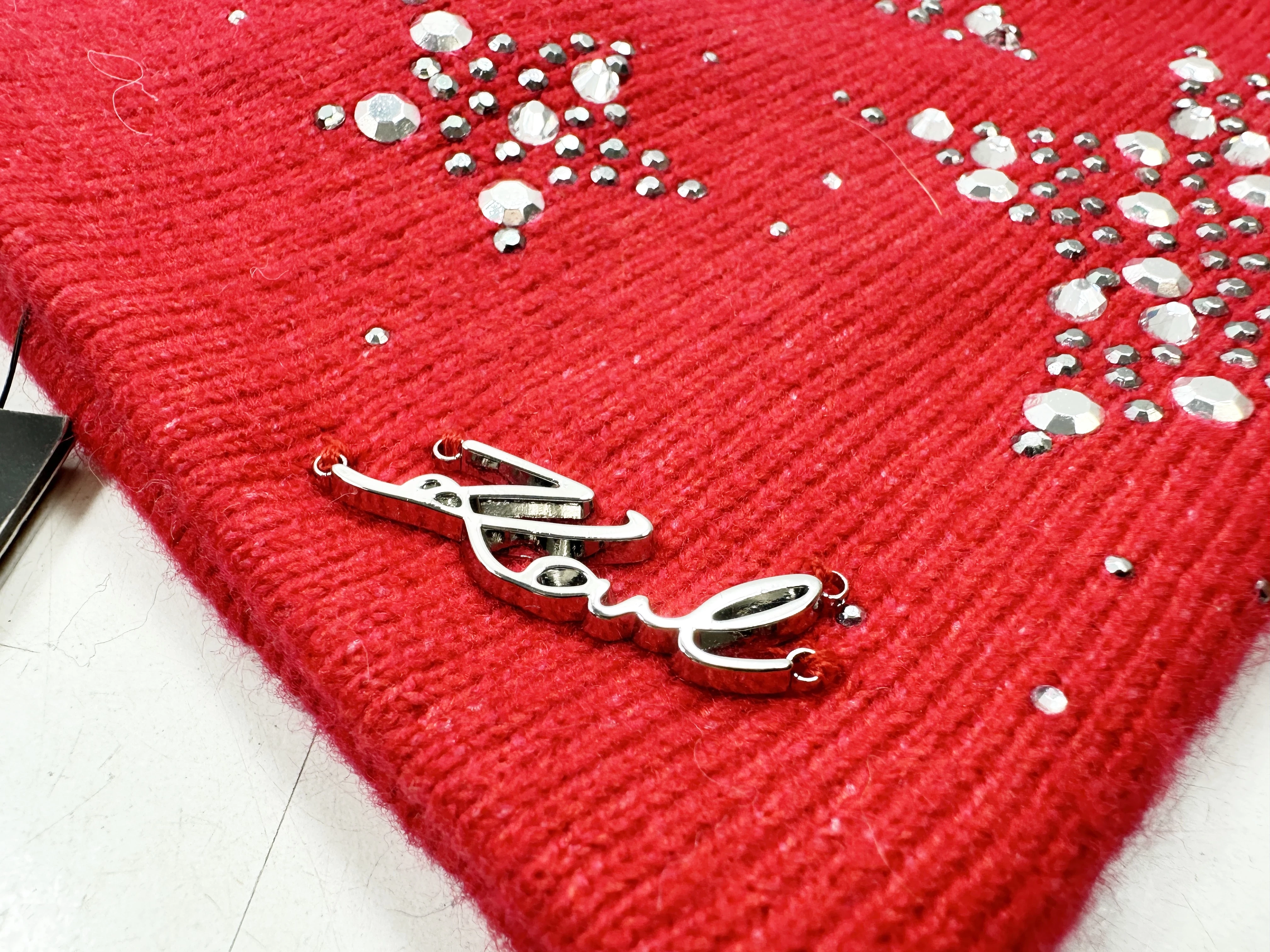 czapka-zimowa-karl-lagerfeld-gwiazdy-cwieki-l4kh7755-czerwona-ean-gtin-196788348745