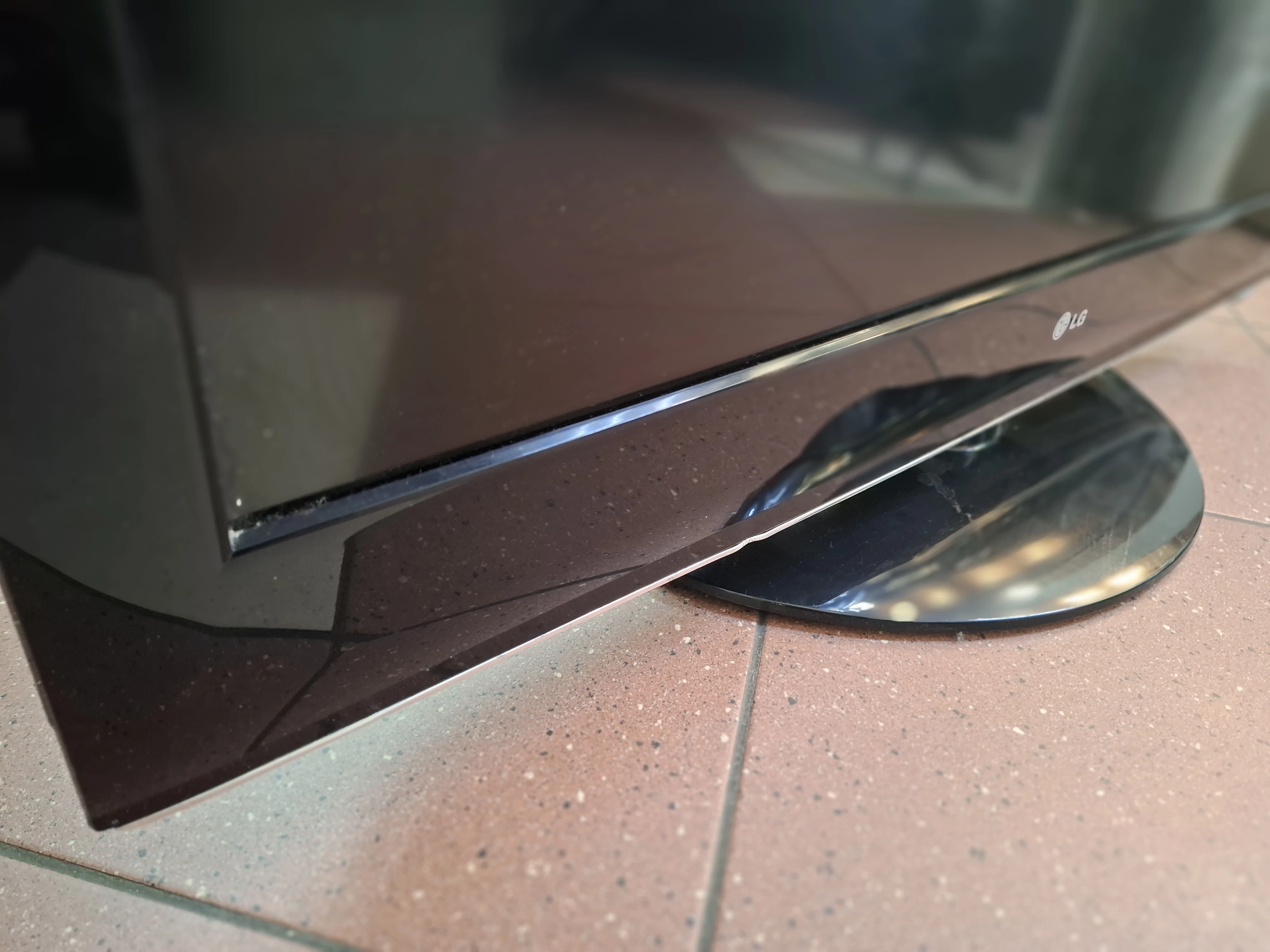 telewizor-lg-42lh3000-stan-11323-2