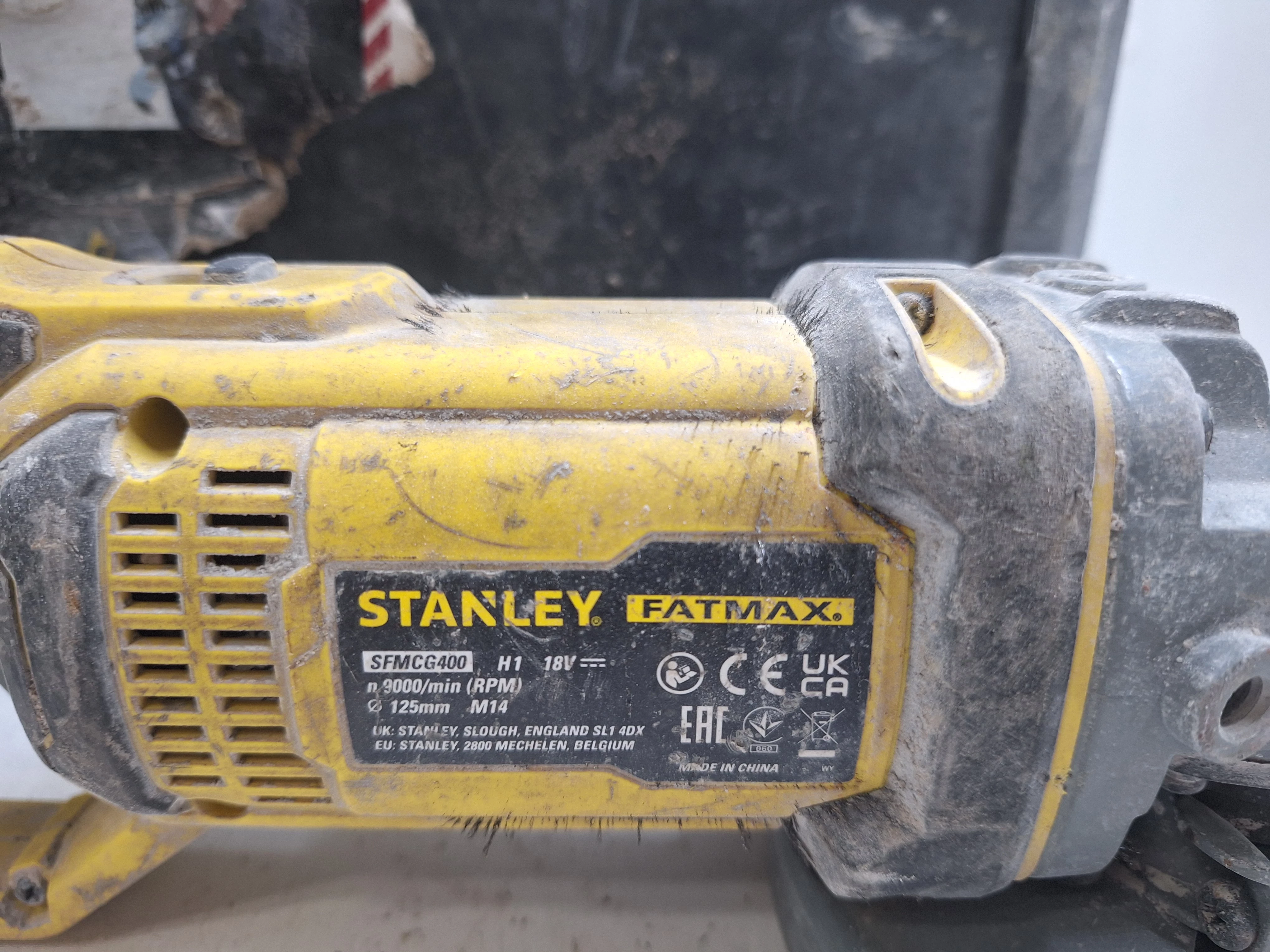 szlifierka-stanley-sfmcg400-zestaw-dwie-baterie-ladowarka-walizka-rodzaj-250123-1798308