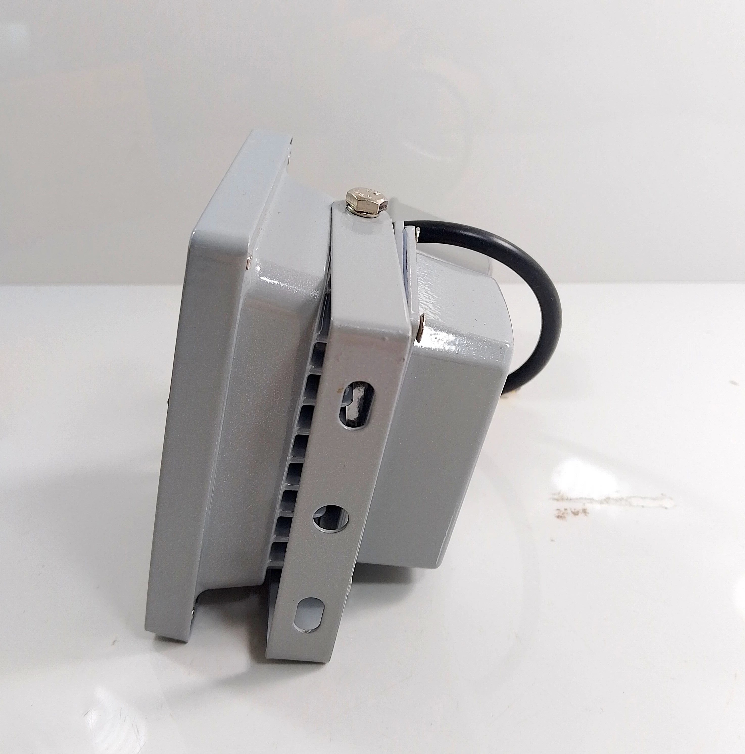 naswietlacz-led-z-czujnikiem-ruchu-10w-moc-znamionowa-1000