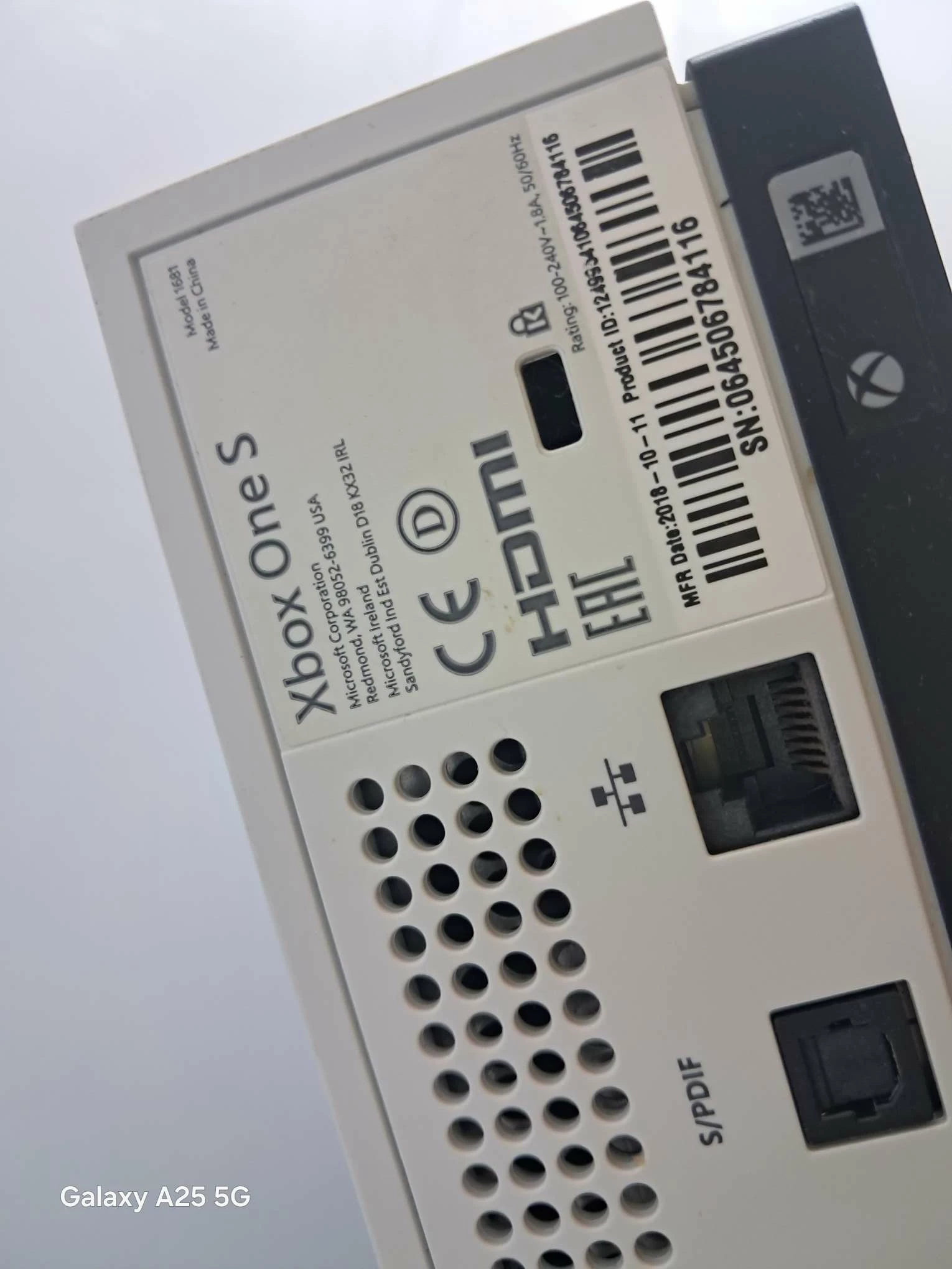 konsola-xbox-one-s-1681-pad-kabel-zasilajacy-kod-producenta-54678