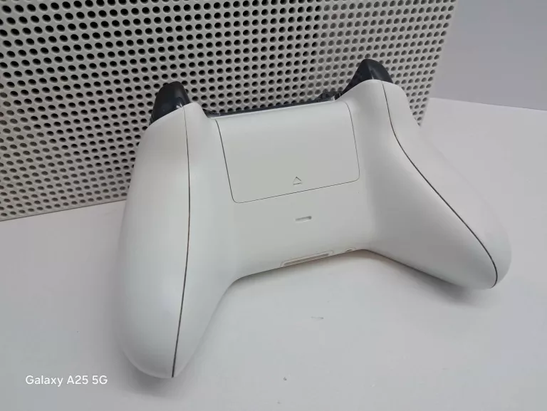 konsola-xbox-one-s-1681-pad-kabel-zasilajacy-stan-11323-2