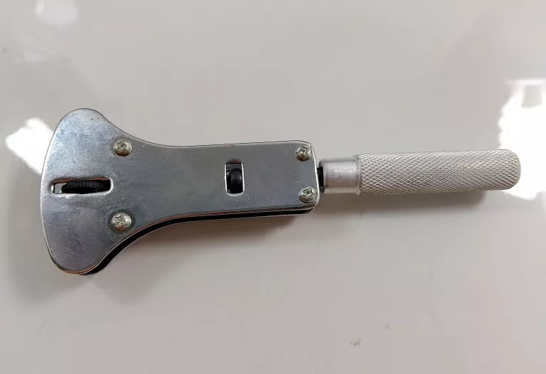 otwieracz-do-kopert-model-1510