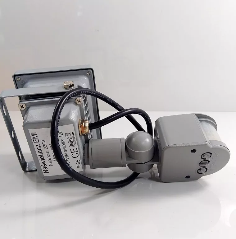 naswietlacz-led-z-czujnikiem-ruchu-10w-temperatura-barwowa-6000