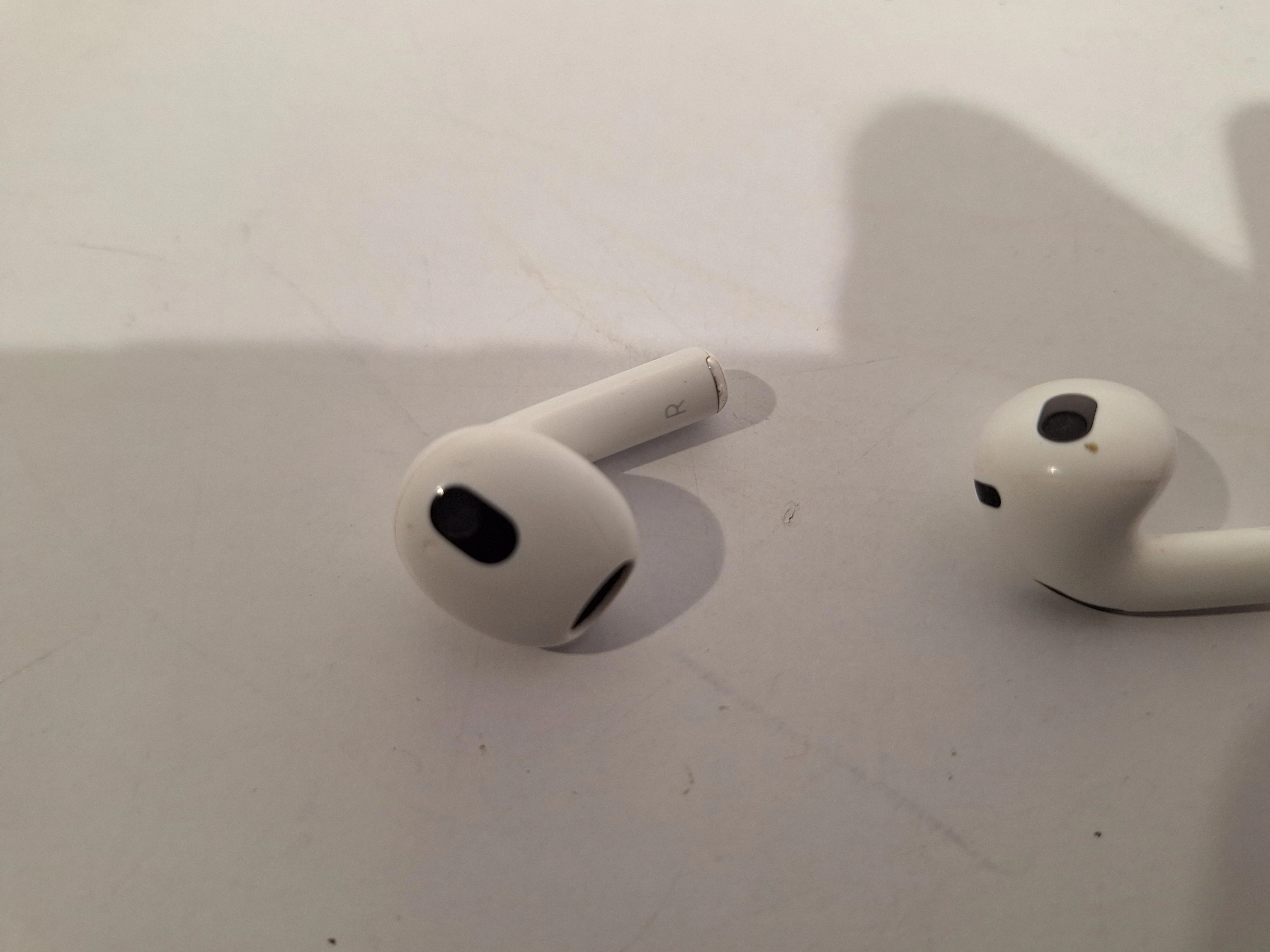 sluchawki-apple-airpods-3gen-a2566-model-250439-1920049