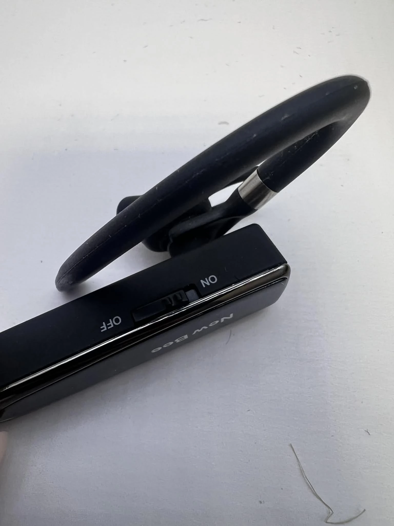 new-bee-lc-b41-bezprzewodowa-sluchawka-w-etui-stan-11323-2