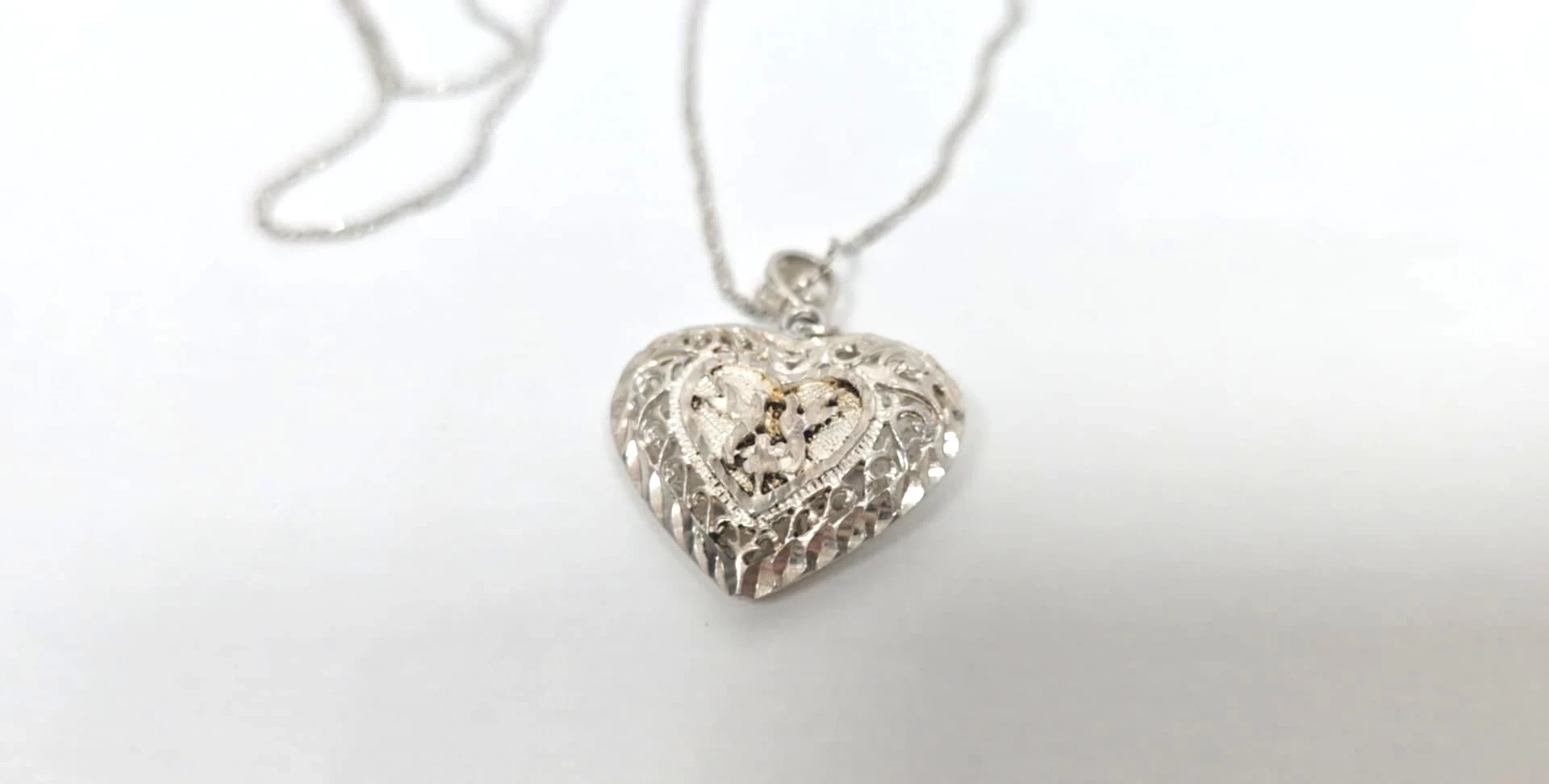 srebrny-lancuszek-z-serduszkiem-material-15835-4