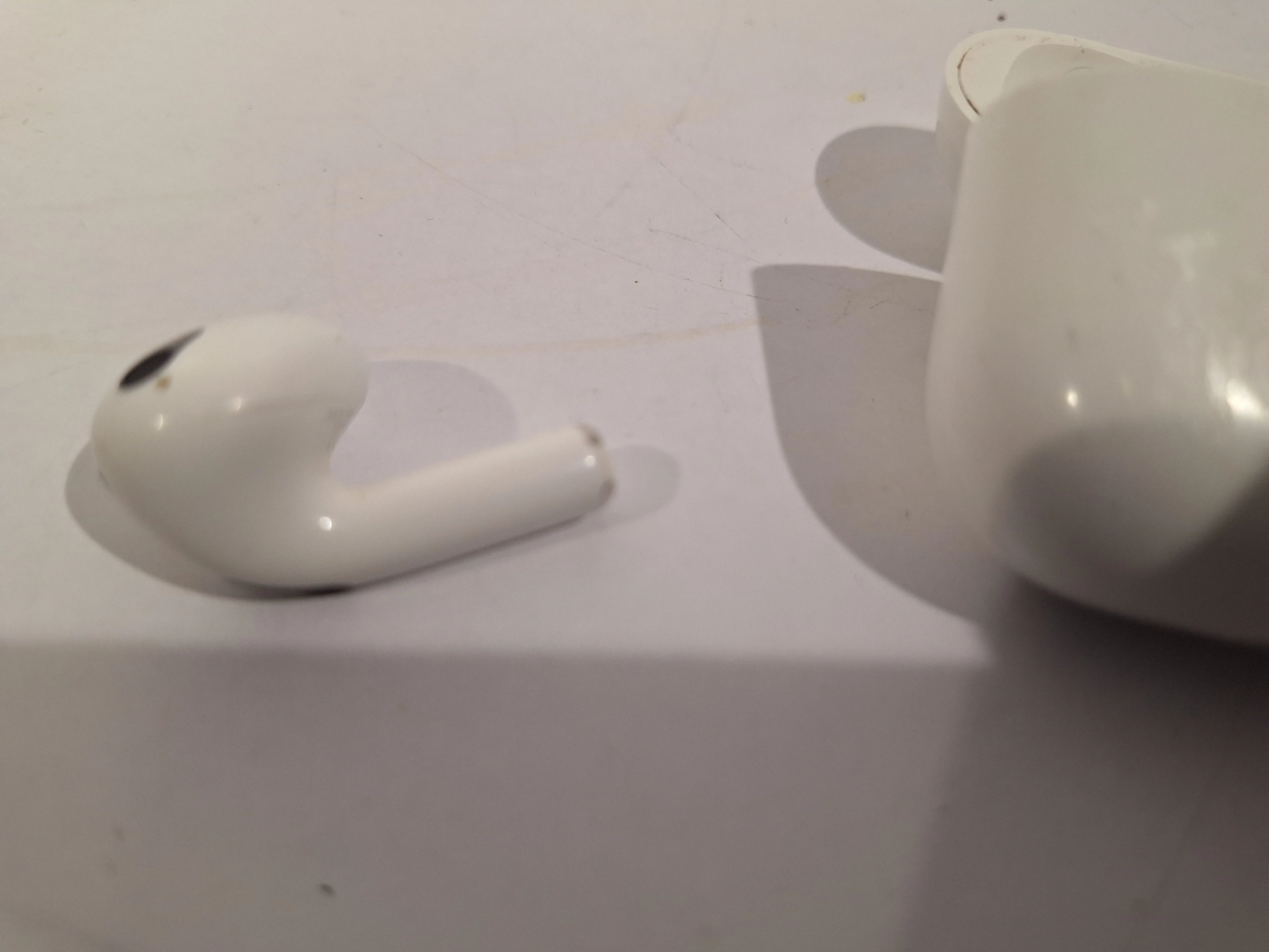 sluchawki-apple-airpods-3gen-a2566-kod-producenta-mme73zma