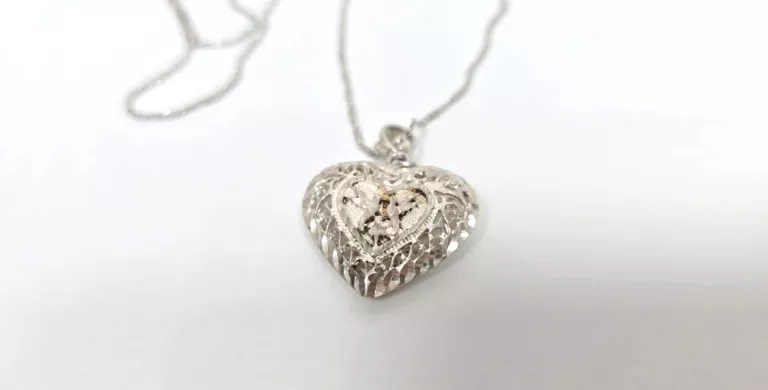 srebrny-lancuszek-z-serduszkiem-material-15835-4