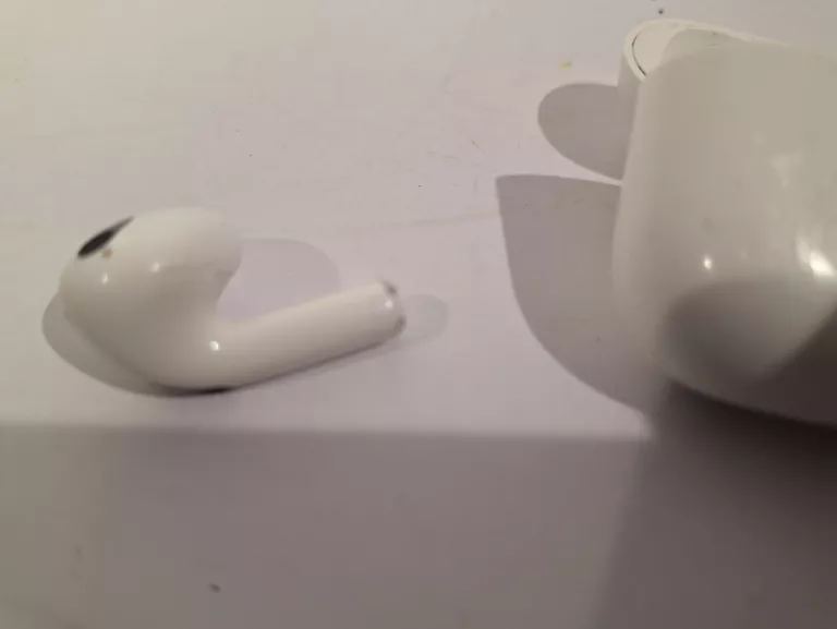 sluchawki-apple-airpods-3gen-a2566-kod-producenta-mme73zma