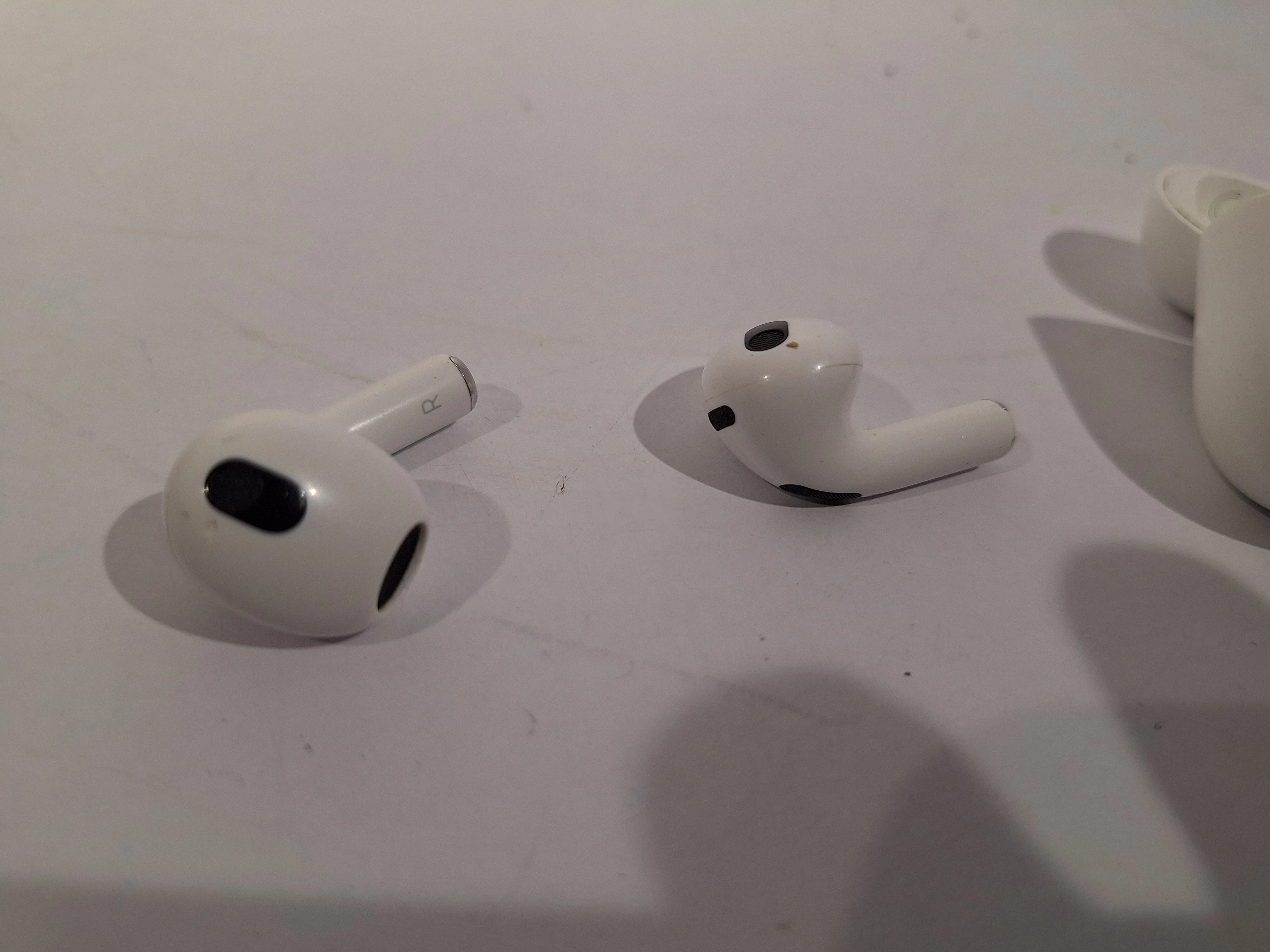 sluchawki-apple-airpods-3gen-a2566-transmisja-sygnalu-203713-217785