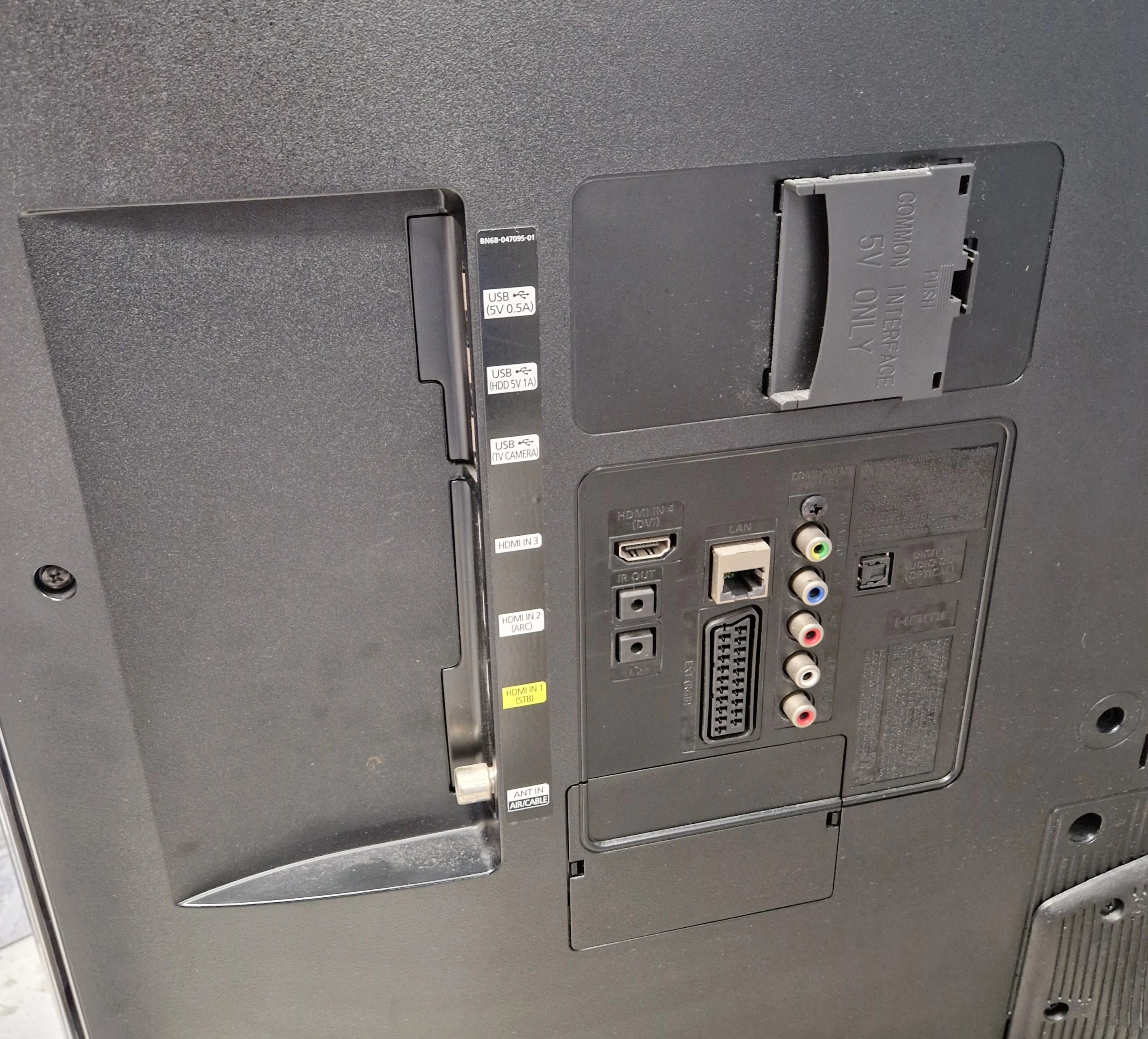 telewizor-samsung-ue40f6400-full-hd-smart-tv-pilot-stan-11323-2