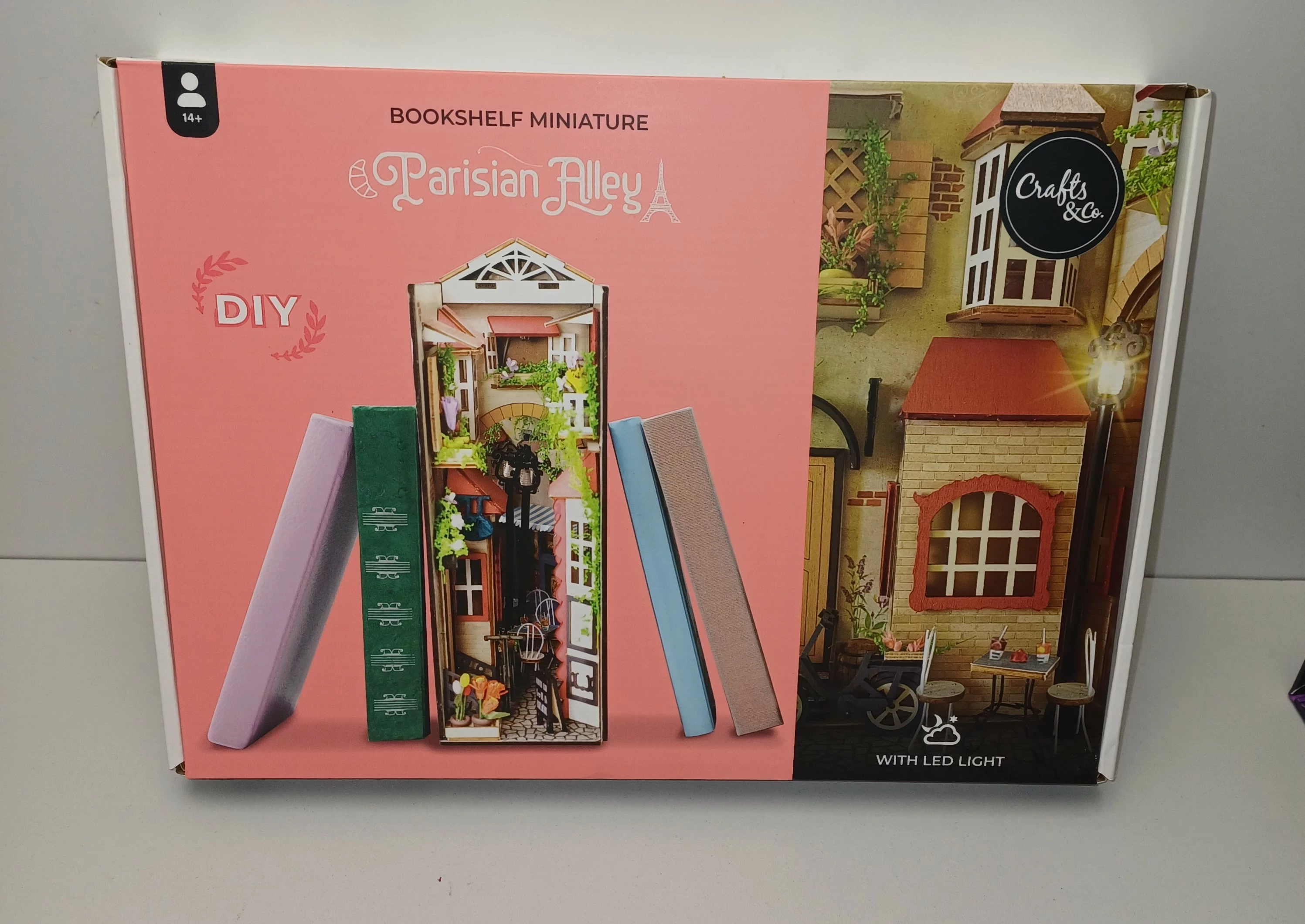 bookshelf-miniature-parissian-alley-podporka-do-ksiazek-wroclawska-80-legnica
