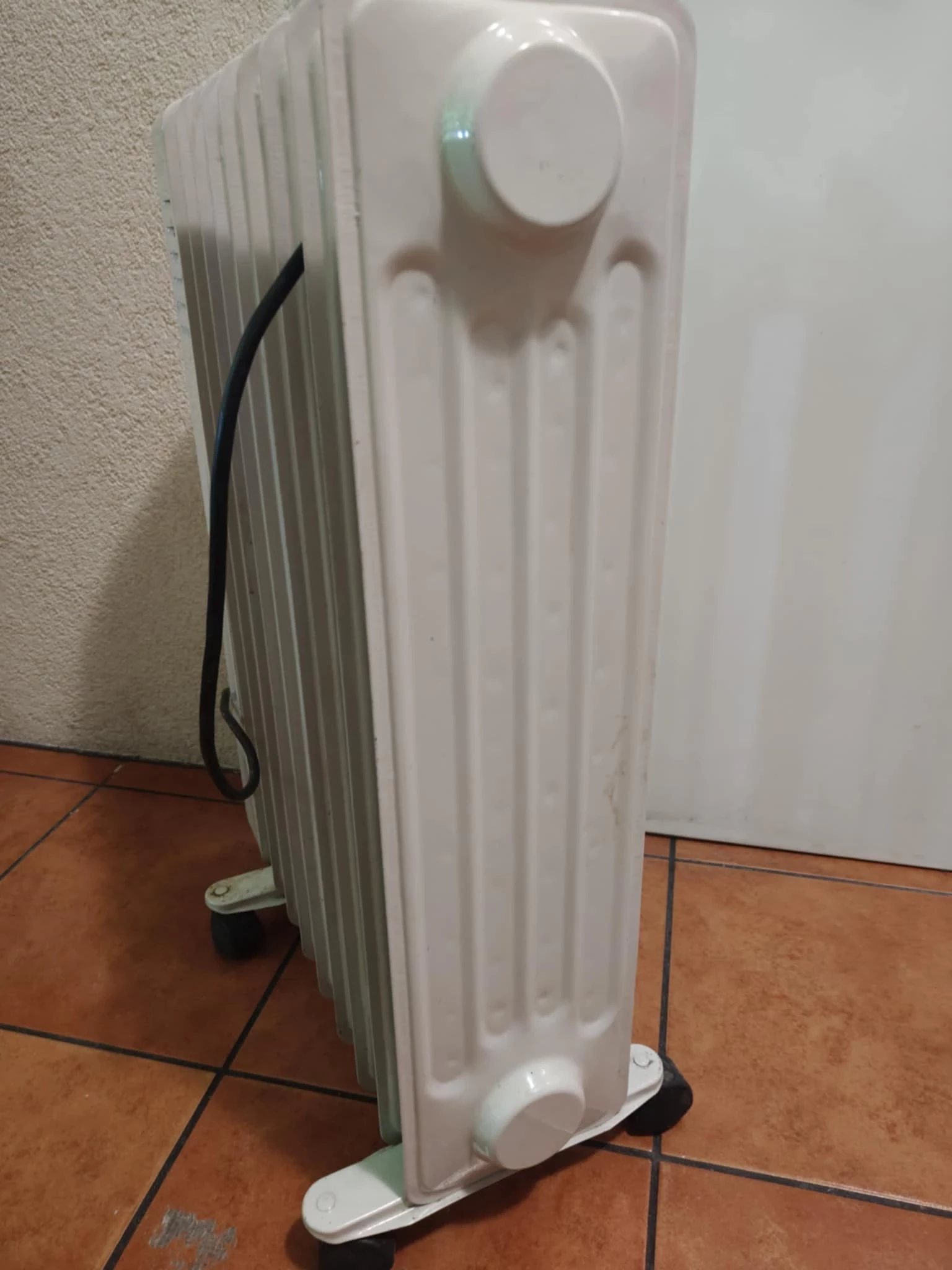 grzejnik-olejowy-airforce-r07w16-ndb-1g-24t-240v-2400w-moc-grzewcza-2500