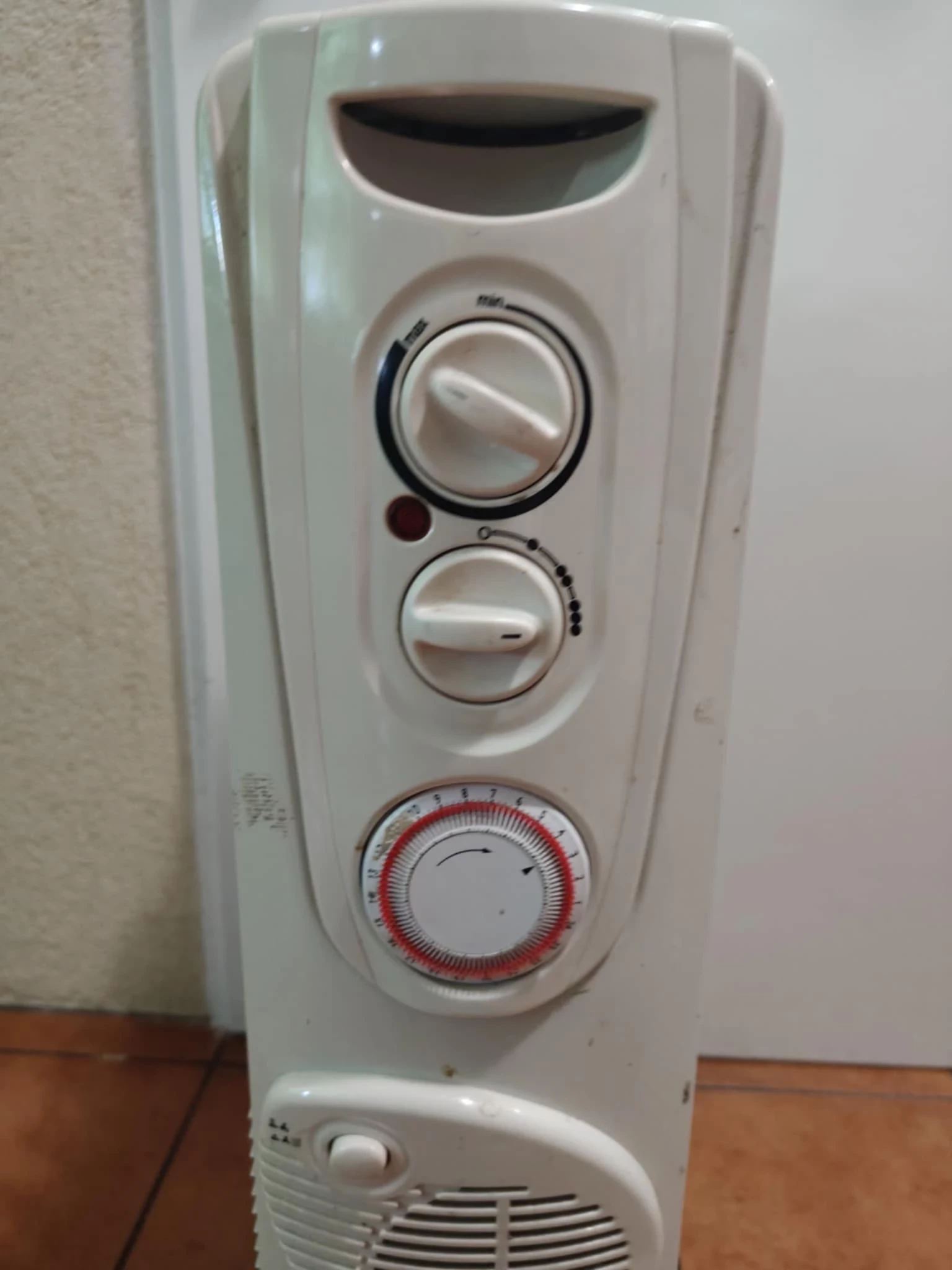 grzejnik-olejowy-airforce-r07w16-ndb-1g-24t-240v-2400w-liczba-zeber-grzewczych-9