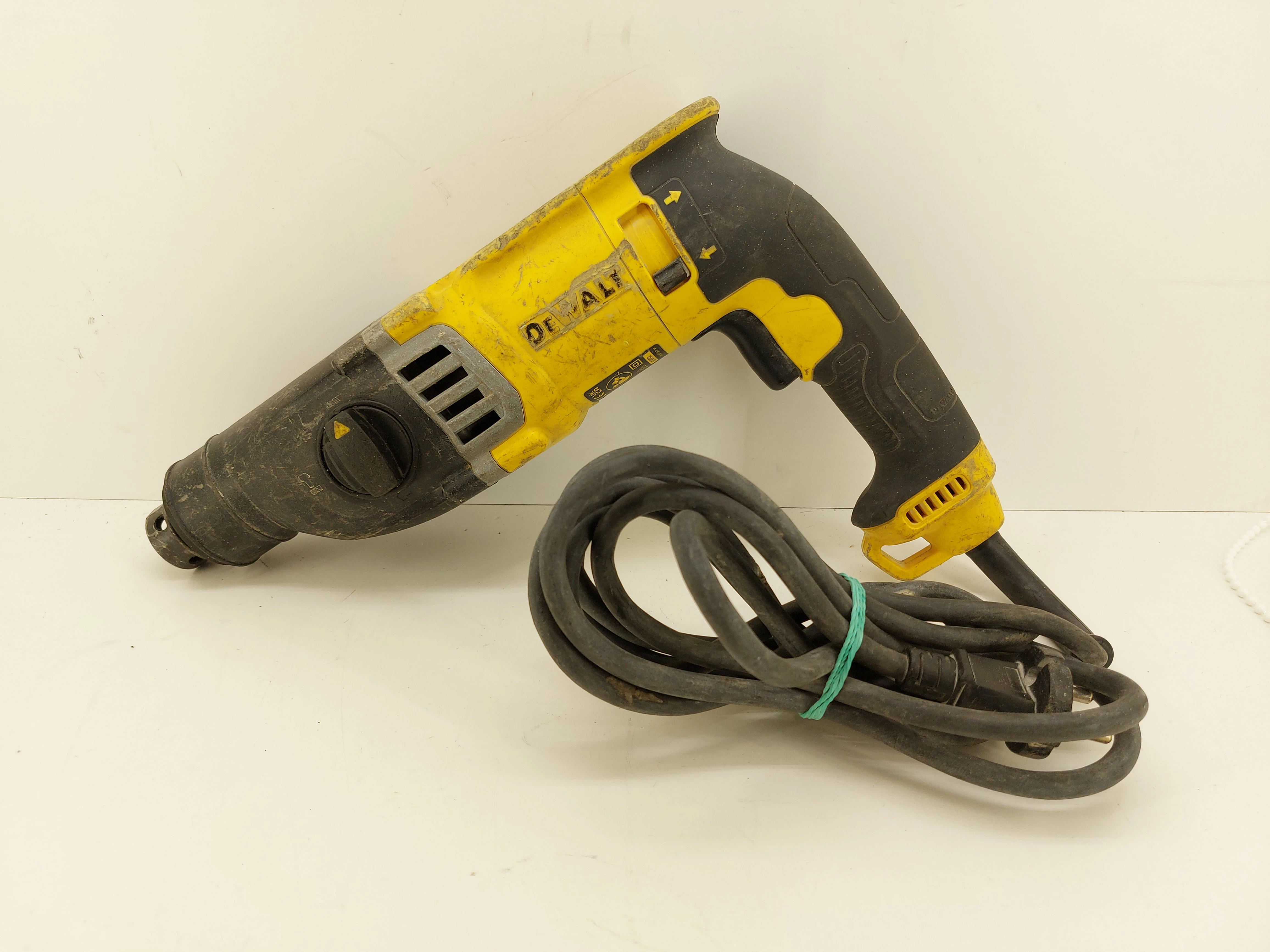 dewalt-d25144-uszkodzona-glowica-ean-gtin-5035048547007