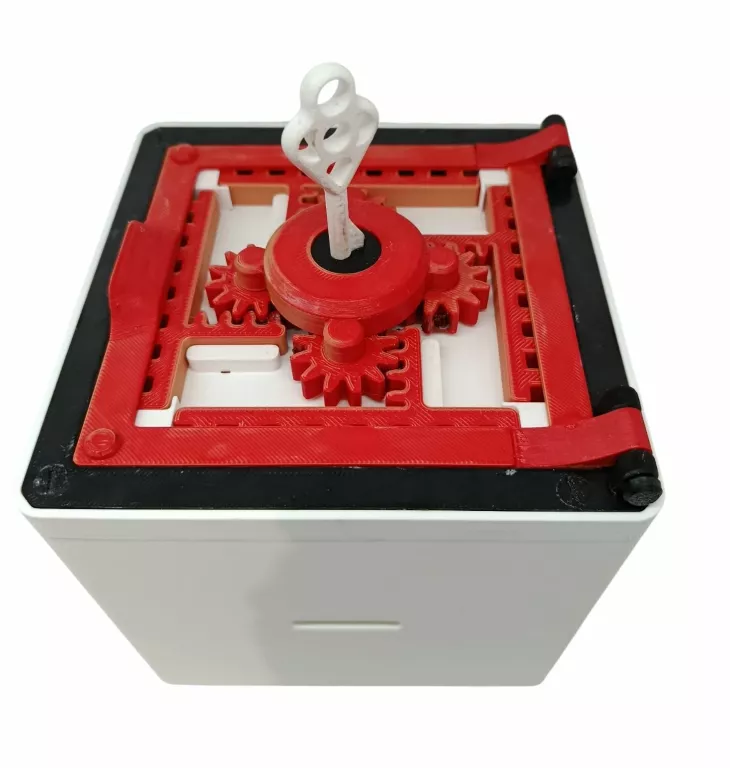 skarbonka-z-kluczykiem-3d-1-maja-3040-lok-51-zgierz