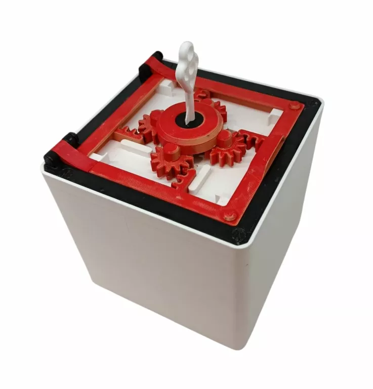 skarbonka-z-kluczykiem-3d-wysokosc-produktu-19