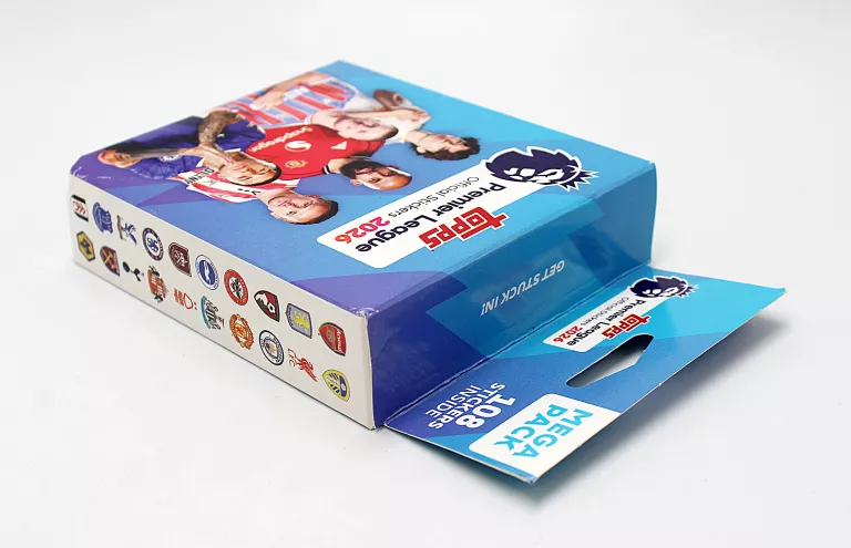 zestaw-naklejek-premier-league-official-stickers-2026-mega-pack-dlugosc-1000