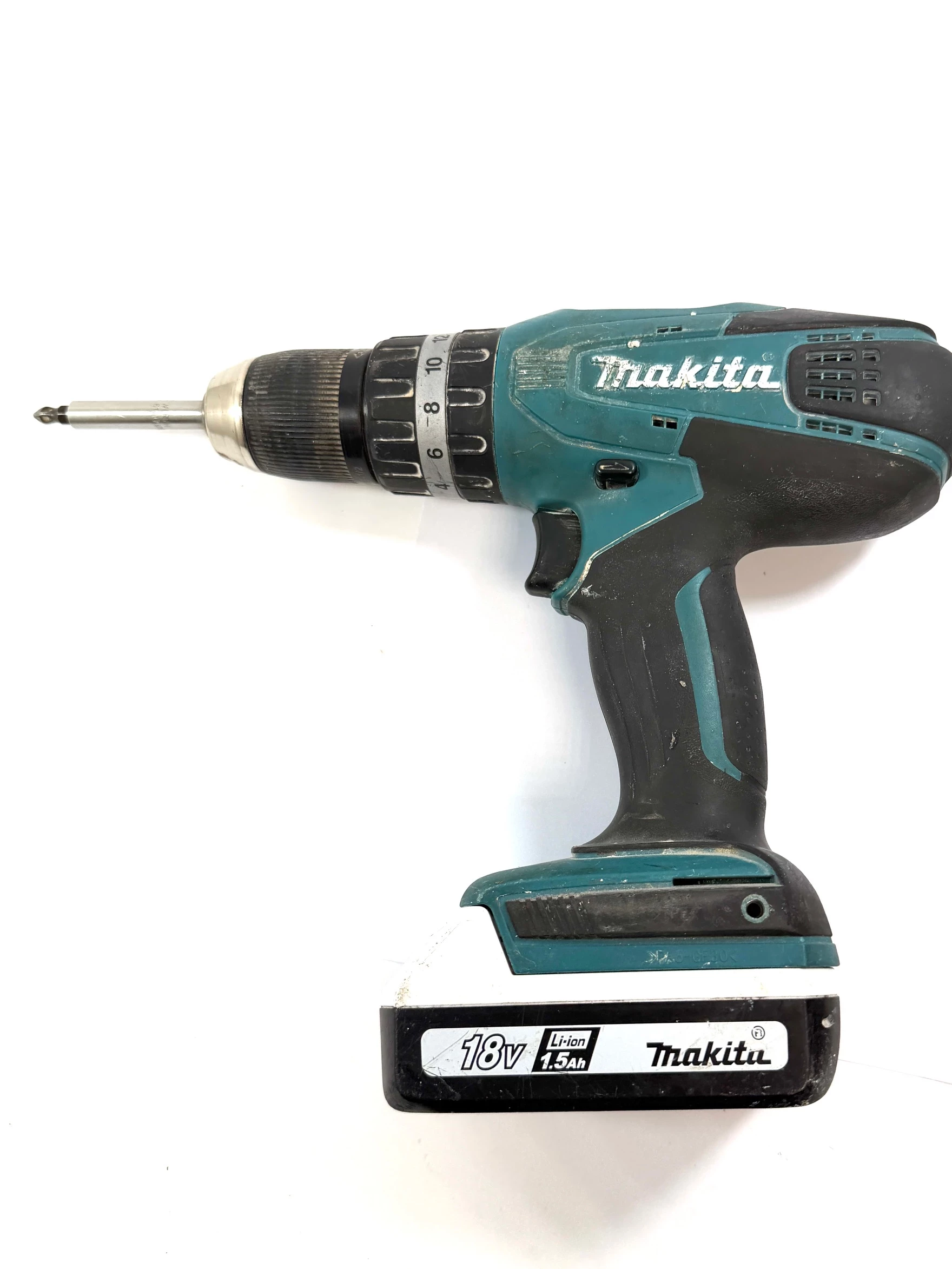 wkretarka-makita-hp457d-ladowarka-2x-aku-pojemnosc-akumulatora-300