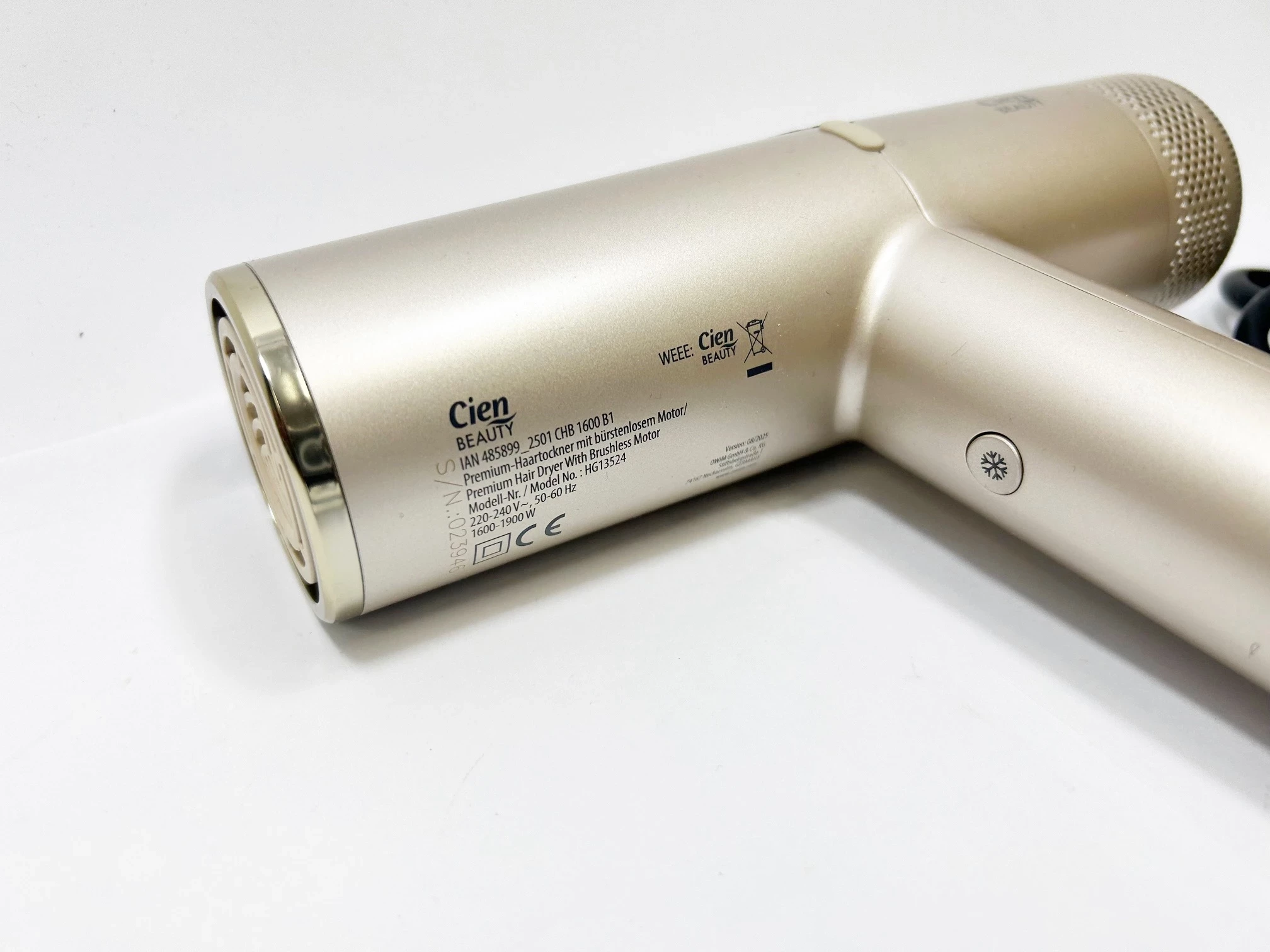 suszarka-do-wlosow-cien-beauty-1600-1900-w-stan-11323-238058