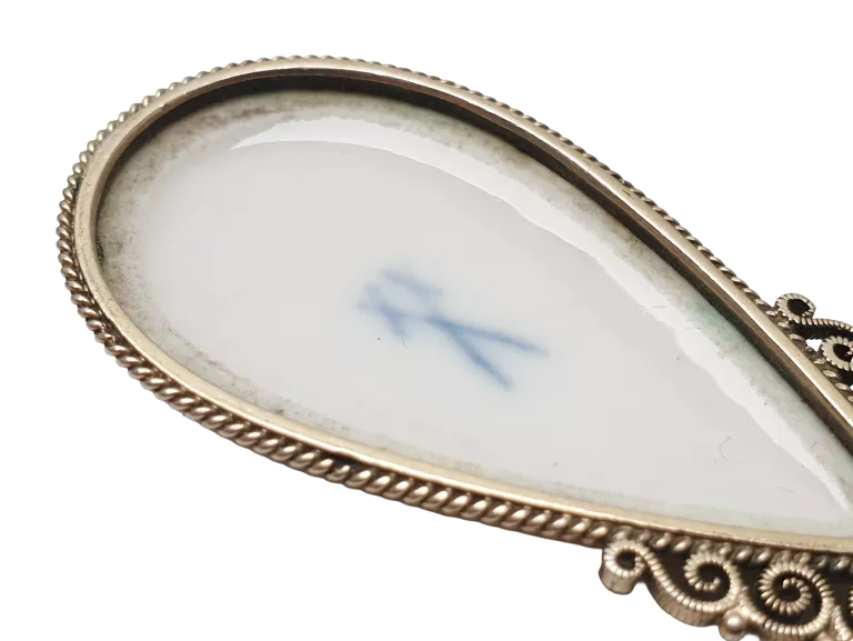 zabytkowy-wisiorek-ze-srebra-900-z-meissen-z-malowana-porcelanowa-plytka-waga-910
