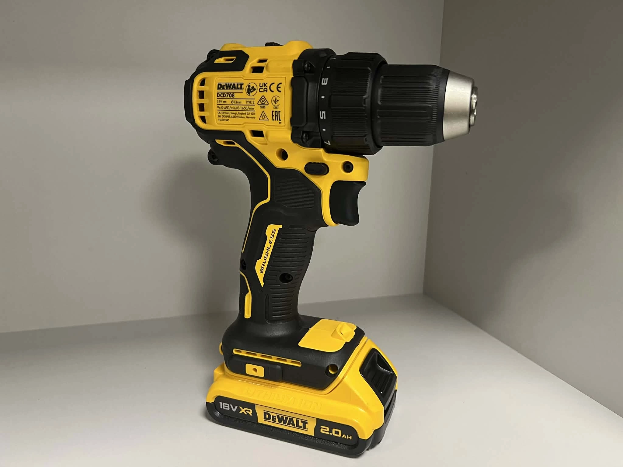 wiertarko-wkretarka-dewalt-18v-dcd708-komplet-pojemnosc-akumulatora-200