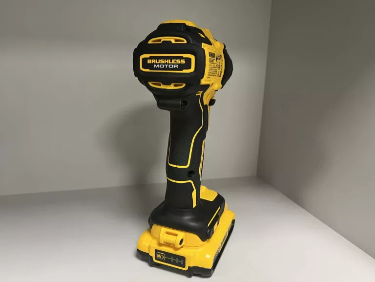 wiertarko-wkretarka-dewalt-18v-dcd708-komplet-rodzaj-silnika-204657-221325