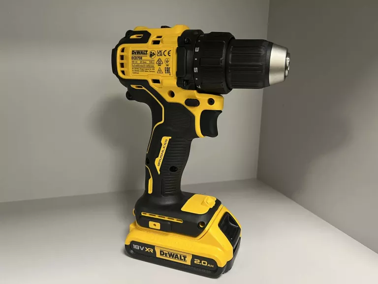 wiertarko-wkretarka-dewalt-18v-dcd708-komplet-pojemnosc-akumulatora-200