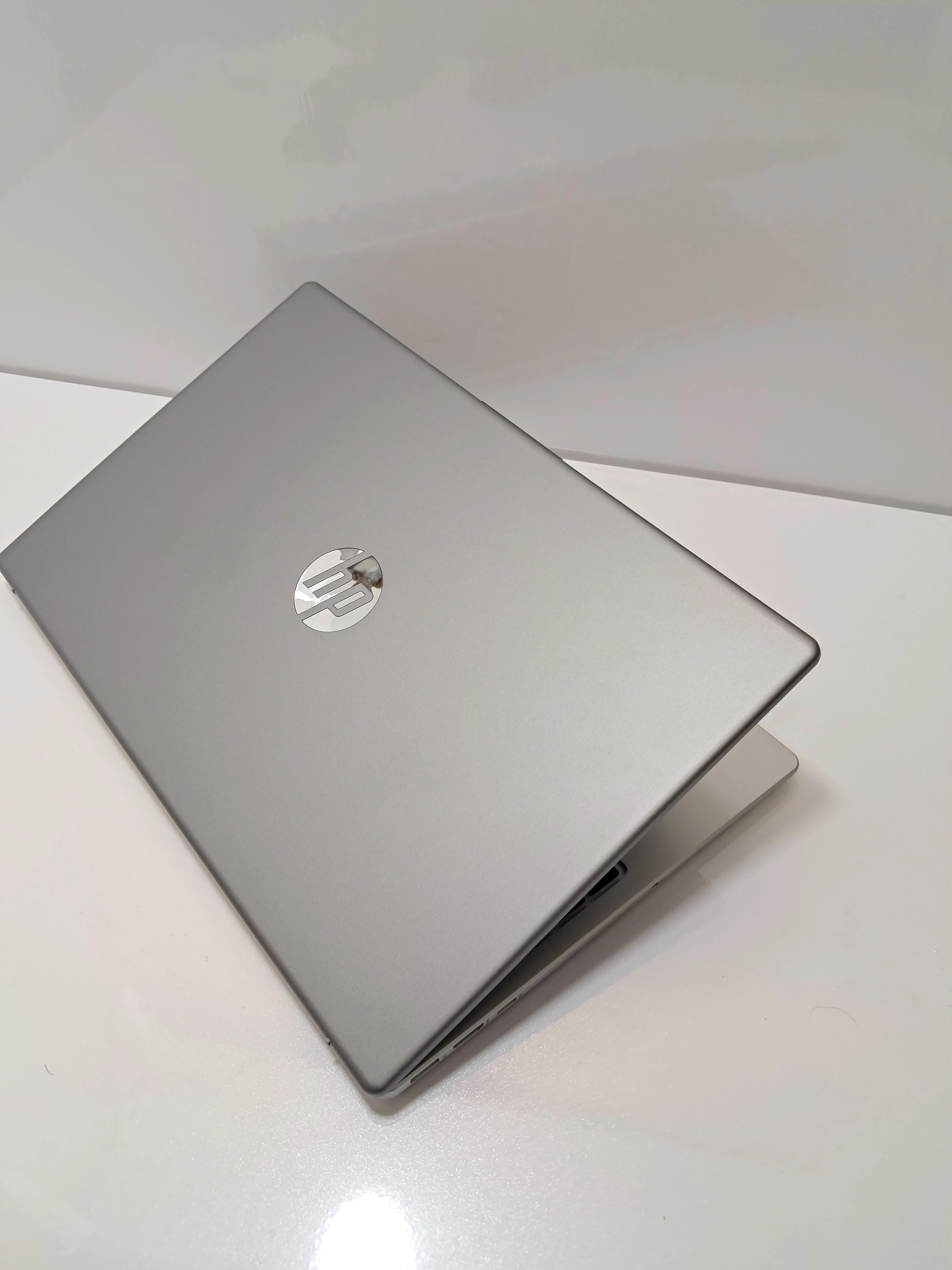 laptop-hp-255r-g10-ryzen-7-7735u-16gb-512-win1-seria-procesora-4366-293001