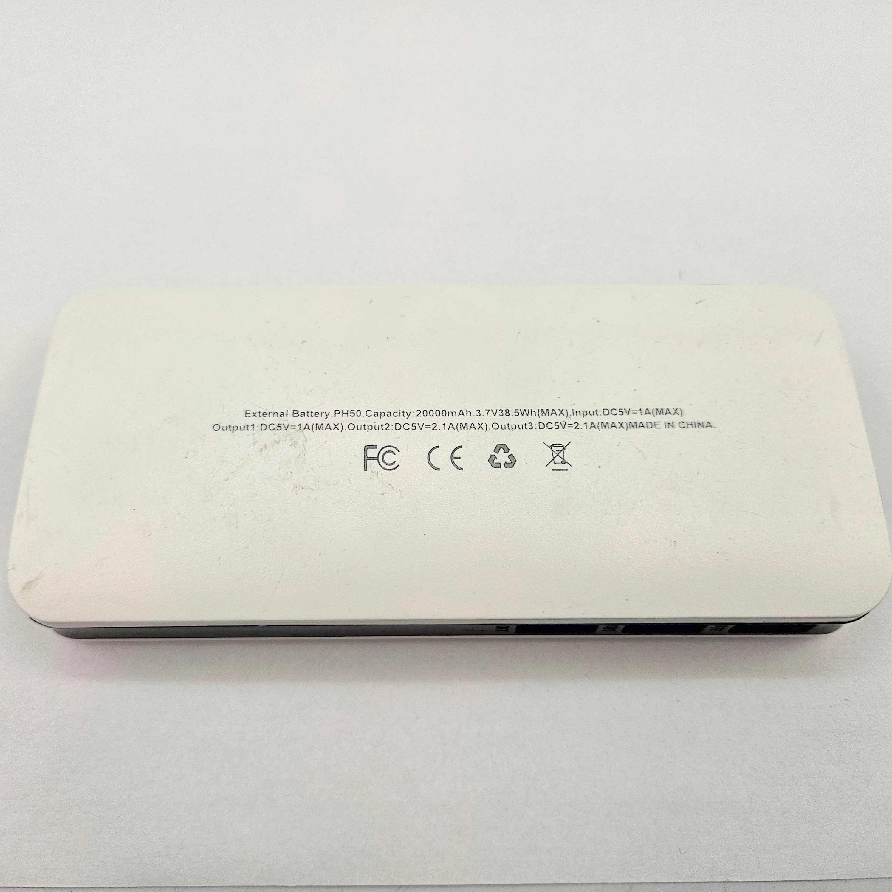 power-bank-20-000mah-bialy-pojemnosc-akumulatora-20000