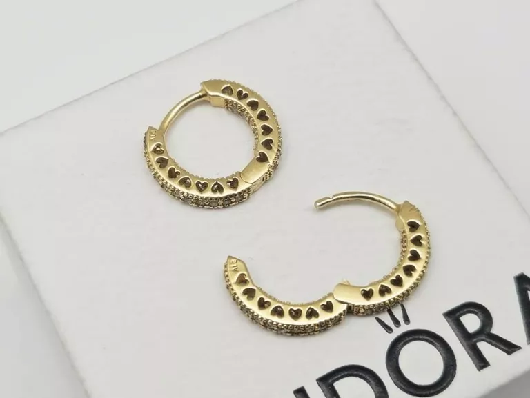 wysadzane-kamieniami-kolczyki-z-motywem-serc-platerowanie-z-14k-zlota-material-15835-4